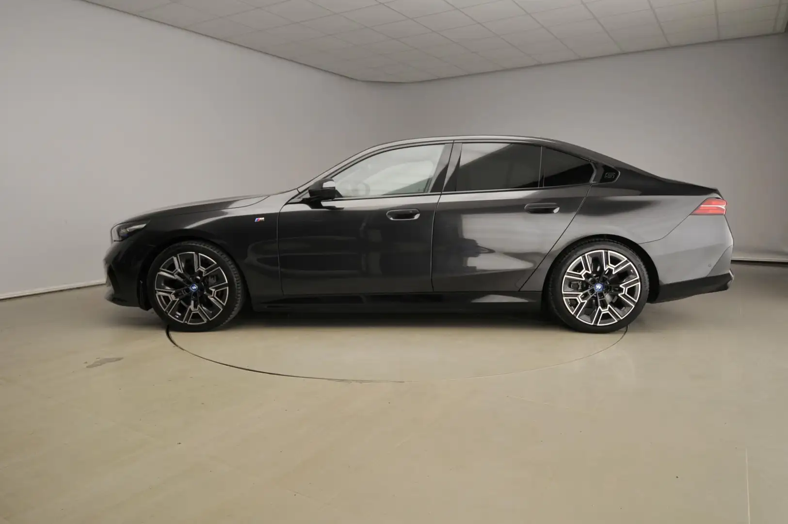 BMW i5 Sedan eDrive40 | M-Sportpakket | LED | Navigatie | Grijs - 2