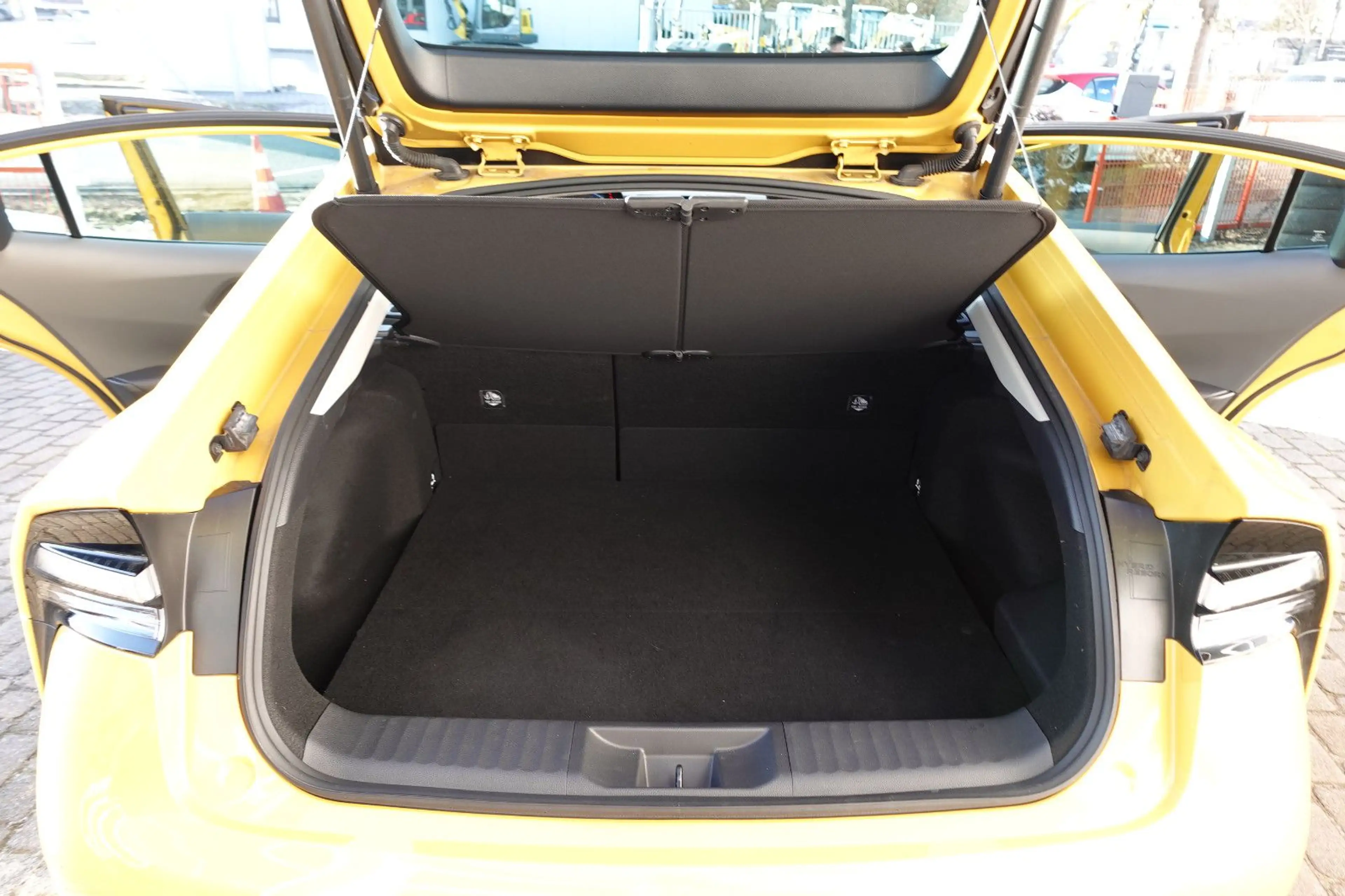 Toyota Prius 2.0l Plug-in Hybrid Executive 5J Garantie — photo 9