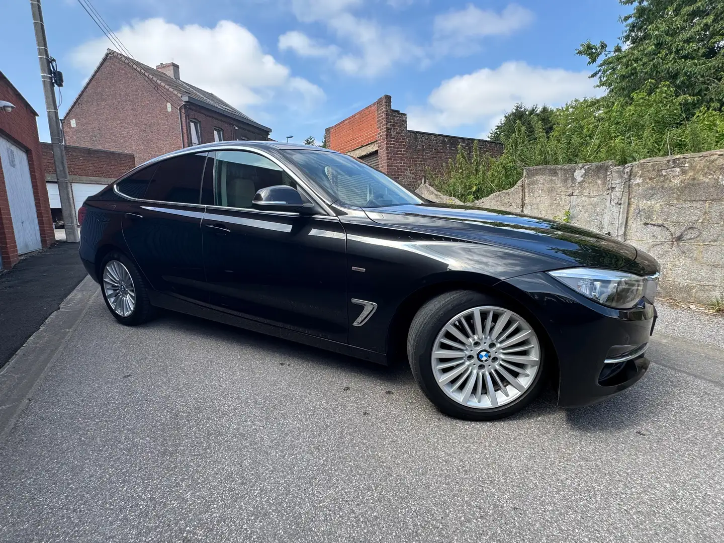 BMW 318 Gran Turismo 318 d crna - 2