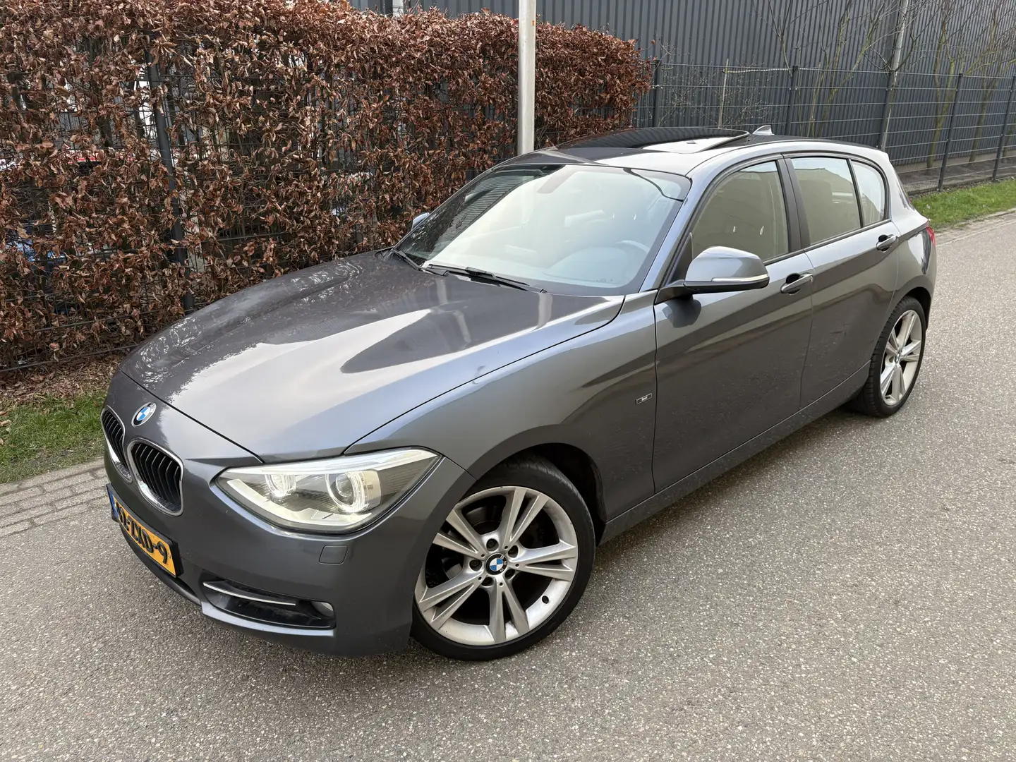BMW 114 1-serie 114i Business+ / SPORT / LEER / SCHUIFDAK Grau - 2