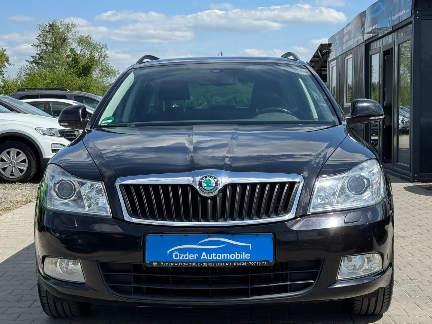 Skoda Octavia 2.0 TDI Combi Family+Finanzierung+ Schwarz - 2