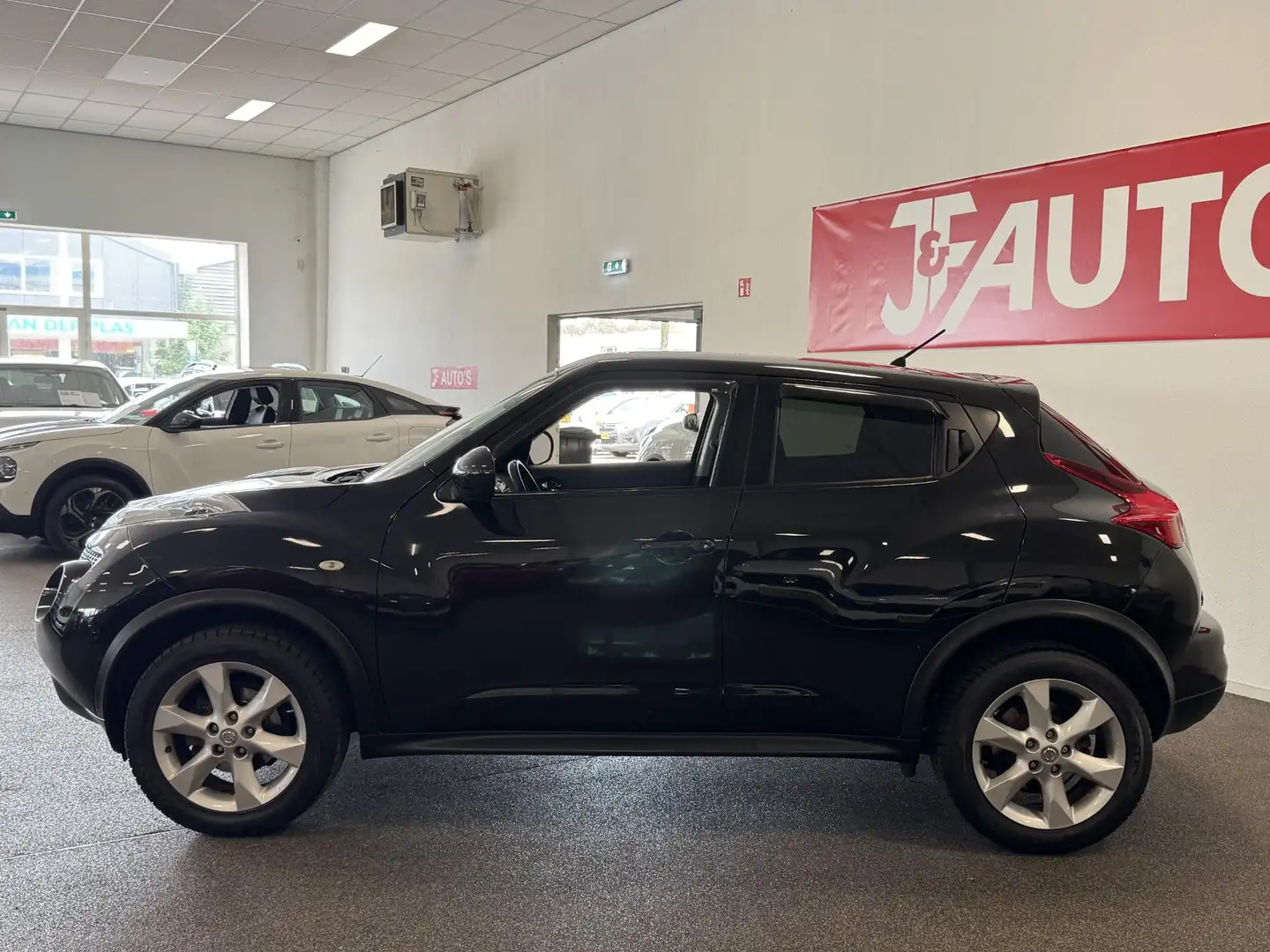 Nissan Juke 1.6 Acenta NAVIGATIE/CAMERA, ECC AIRCO, CRUISE Zwart - 2
