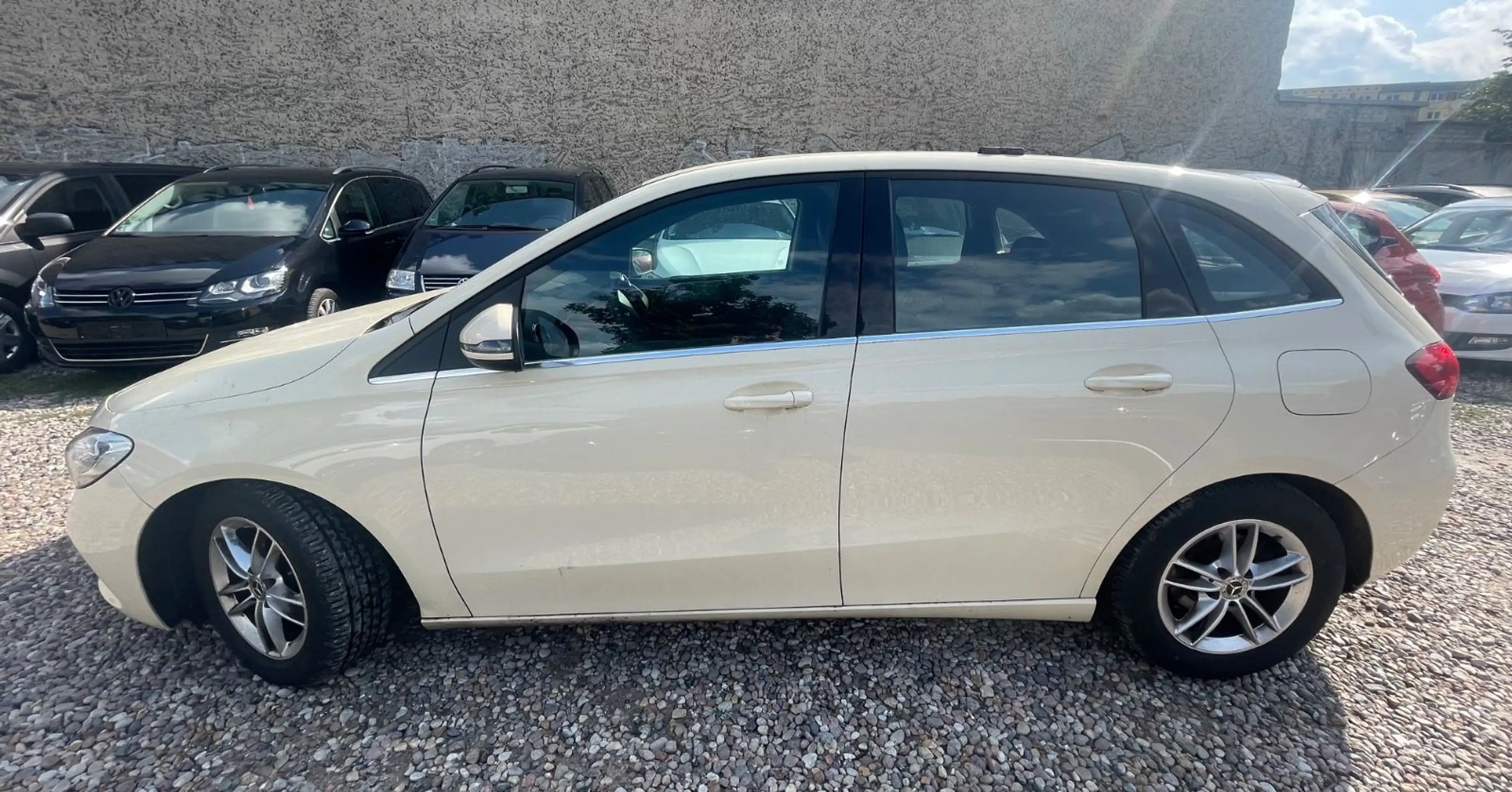 Mercedes-Benz B 180 d*Automatik*EURO6*Klima*SZHZG*Carplay* — photo 2