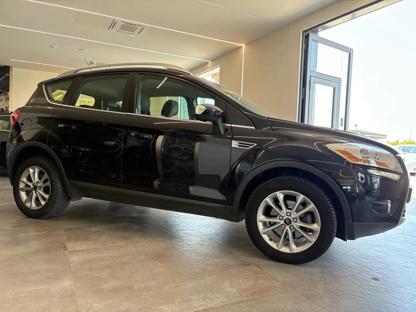 Ford Kuga Kuga I 2009 2.0 tdci Titanium 2wd 140cv Noir - 2