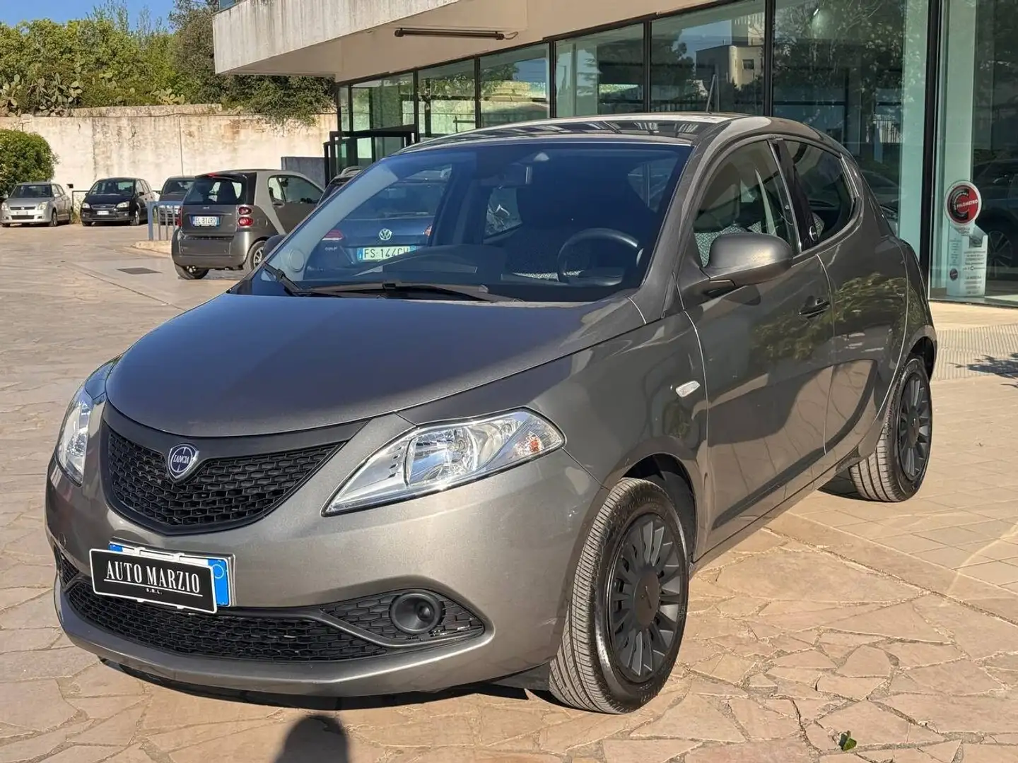 Lancia Ypsilon 1.0 FireFly 5 porte S&S Hybrid Ecochic Silver Grigio - 1