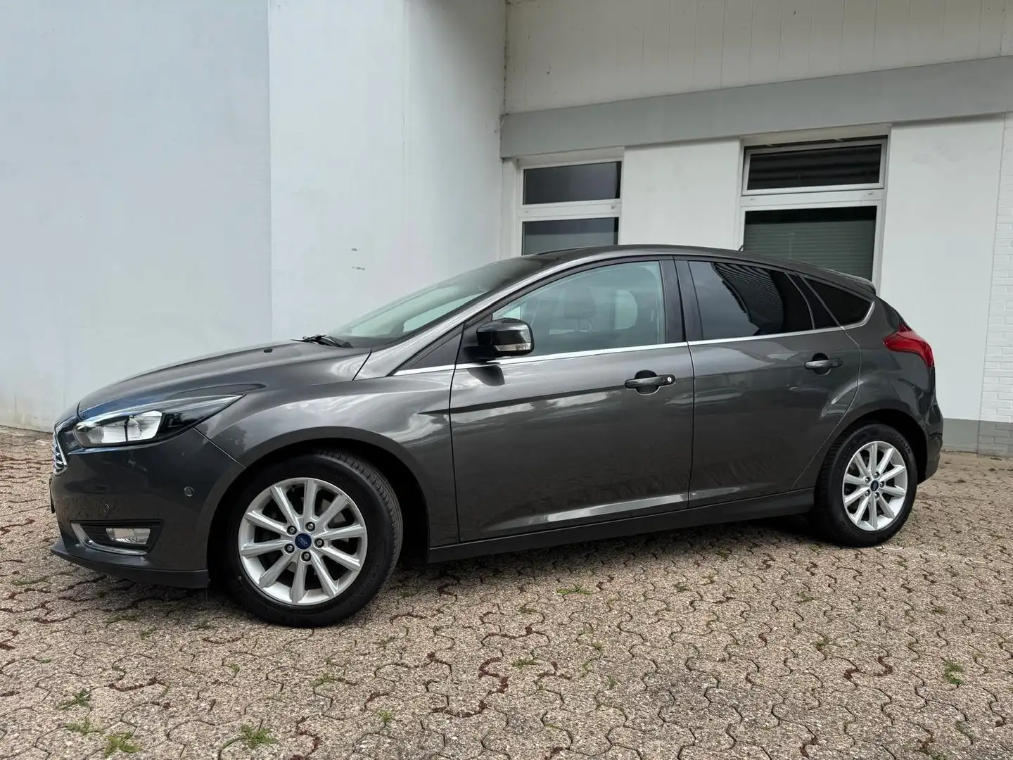 Ford Focus 1.0 EcoBoost Lim. Titanium Navi Kamera TOP Grijs - 2