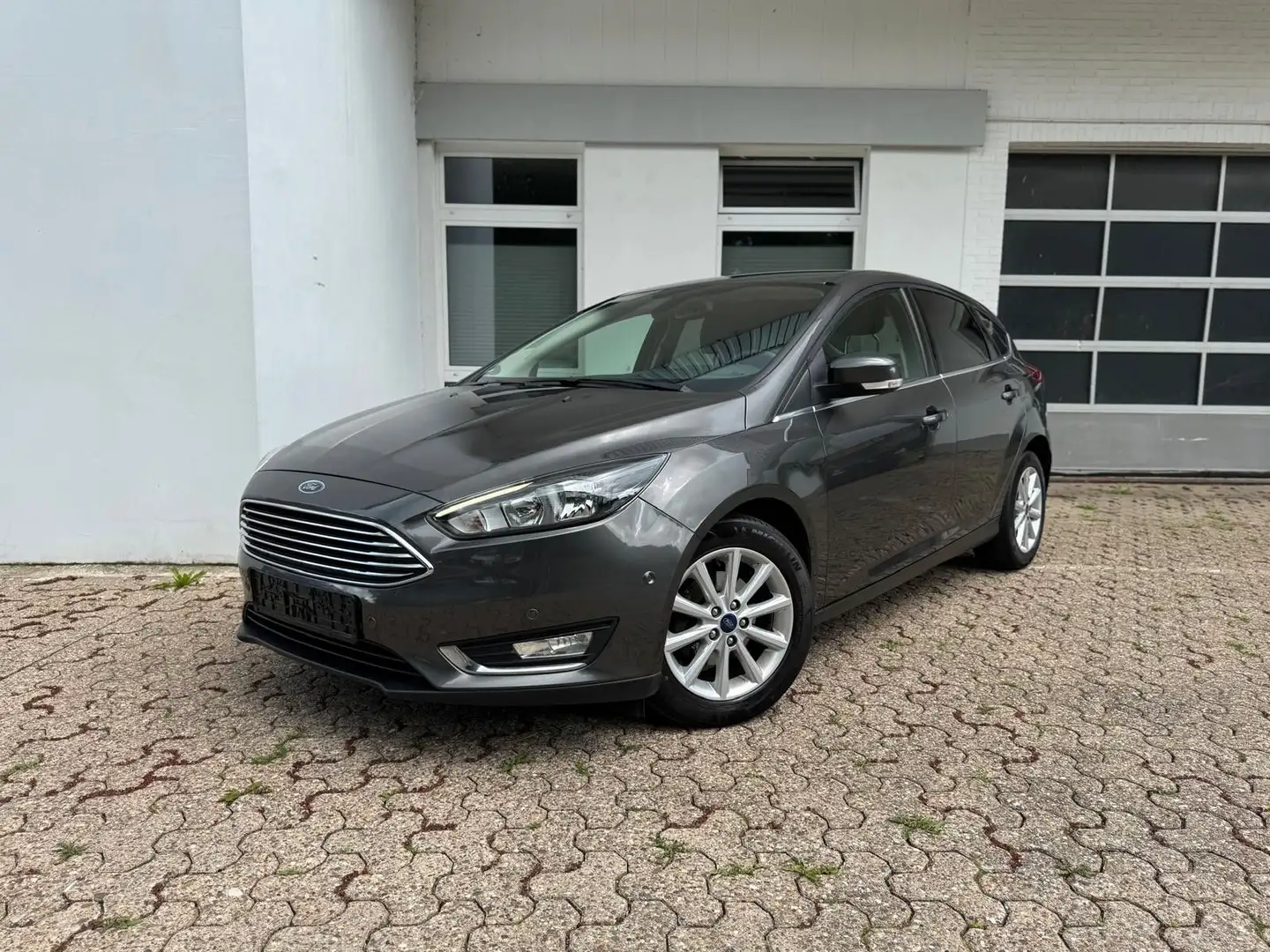 Ford Focus 1.0 EcoBoost Lim. Titanium Navi Kamera TOP Grijs - 1