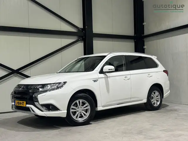 Mitsubishi Outlander 2.4 PHEV Pure Aut. | carplay | trekhaak | climate-