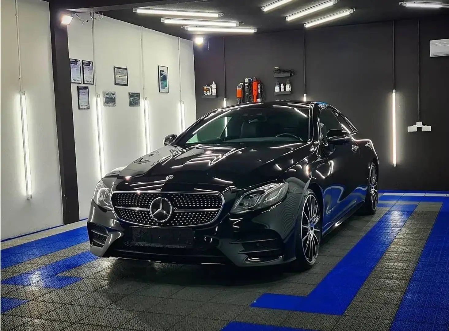 Mercedes-Benz E 300 E 300 AMG-Line Schwarz - 1