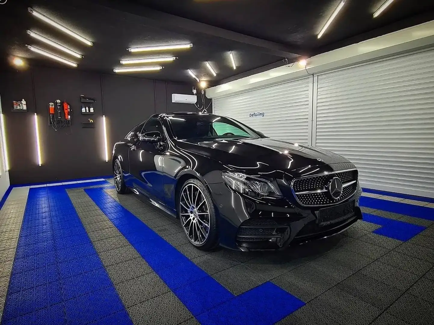 Mercedes-Benz E 300 E 300 AMG-Line Schwarz - 2