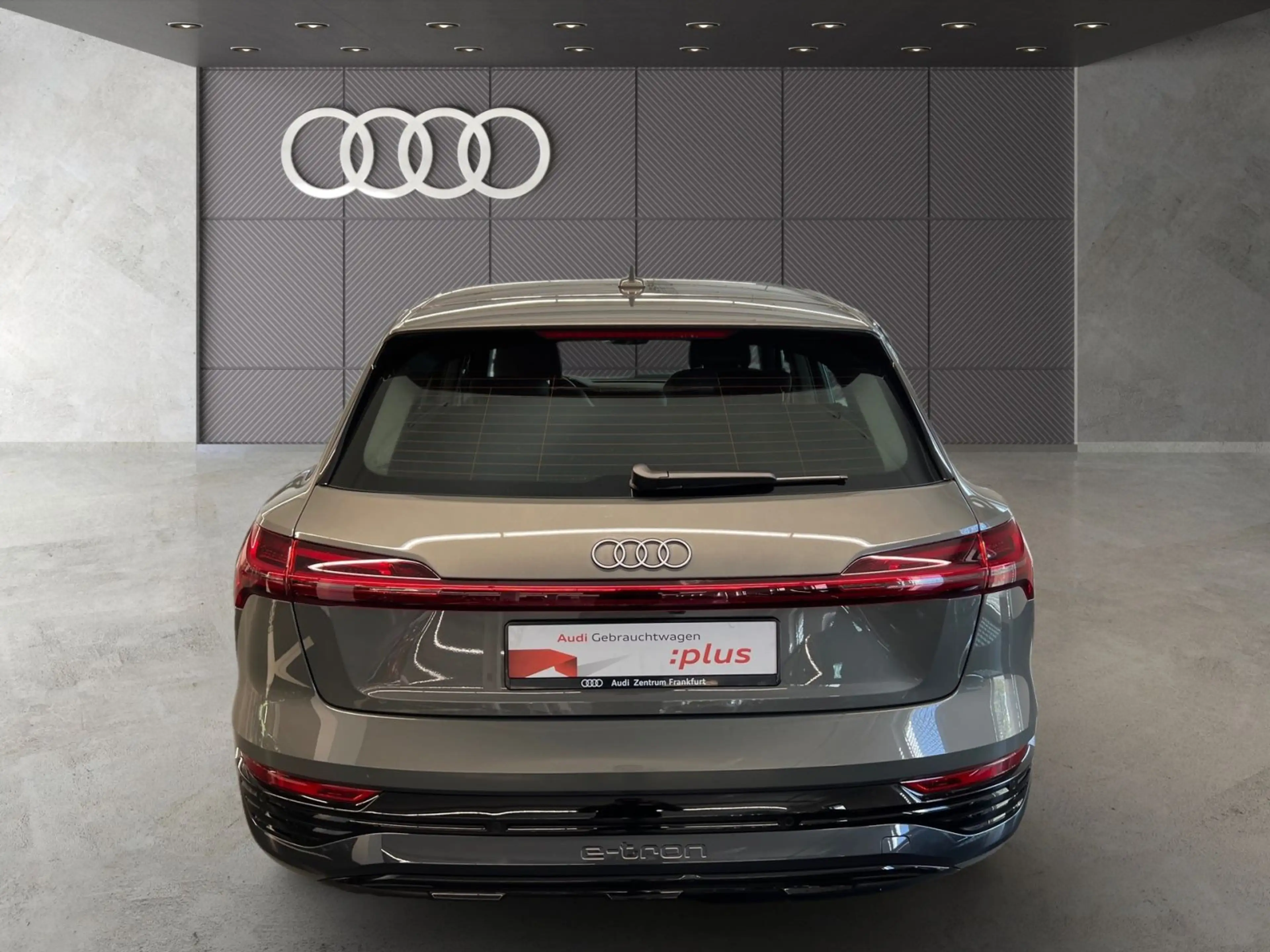 Audi Q8 e-tron 55 quattro Advanced VirtualCockpit+ B& — photo 6