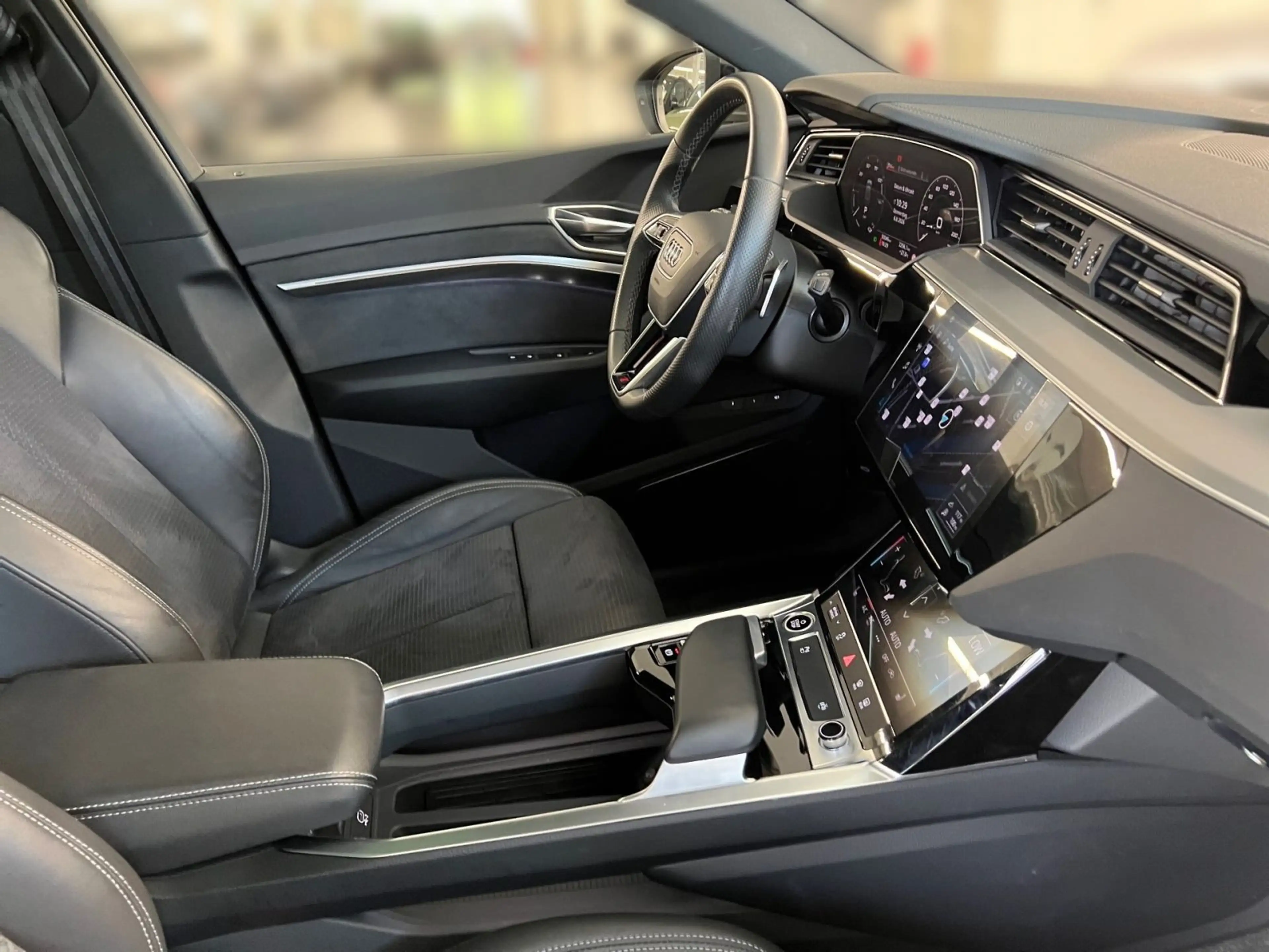Audi Q8 e-tron 55 quattro Advanced VirtualCockpit+ B& — photo 13