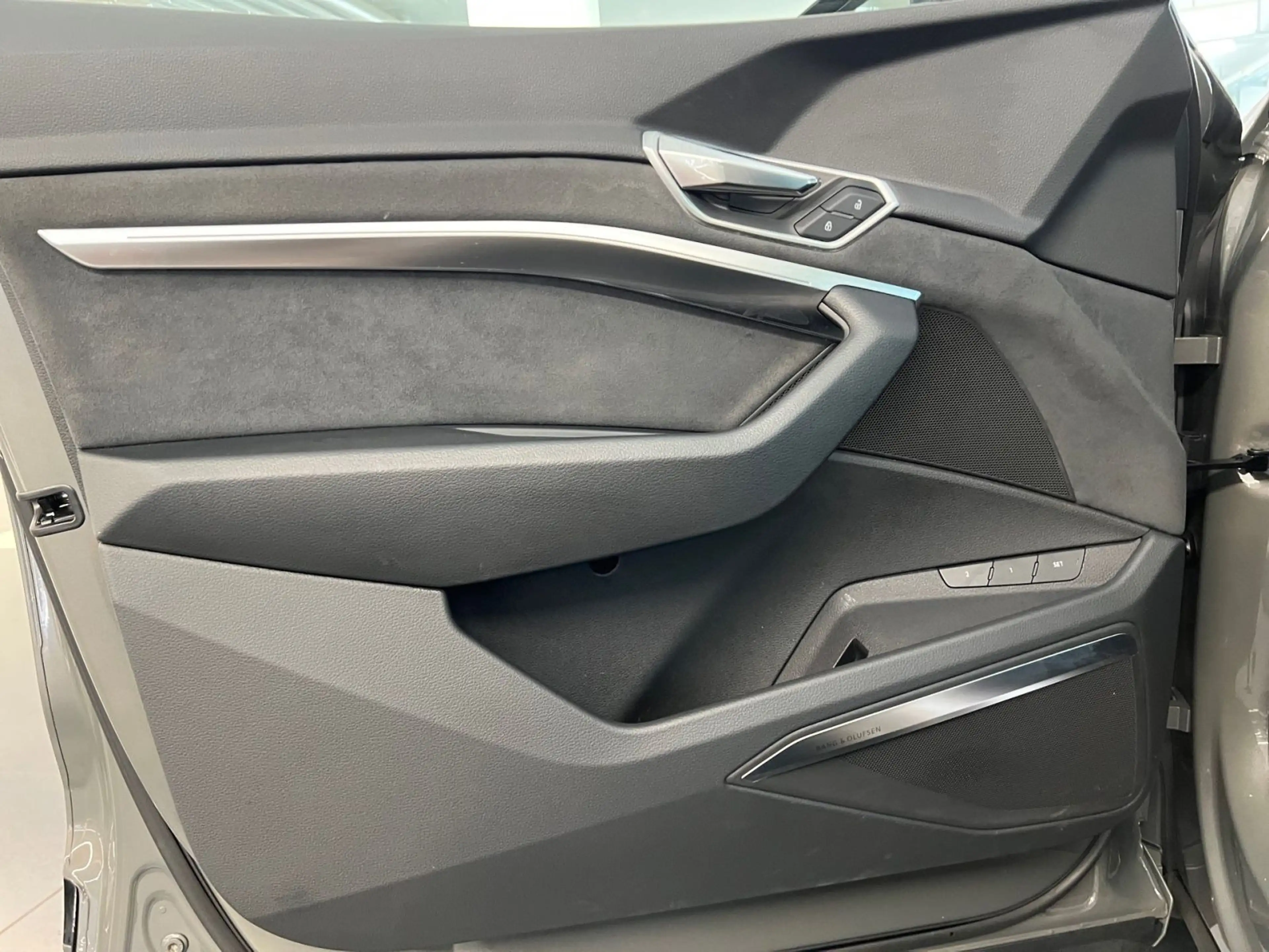 Audi Q8 e-tron 55 quattro Advanced VirtualCockpit+ B& — photo 8