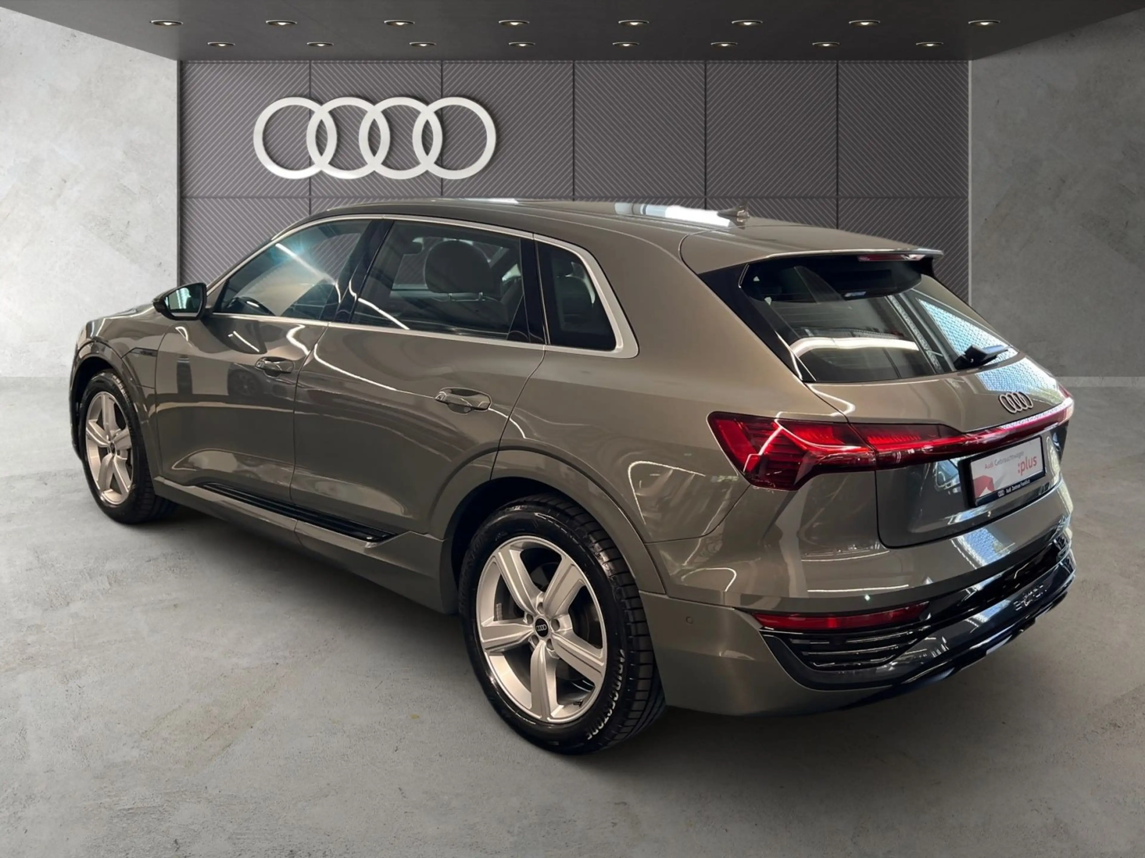 Audi Q8 e-tron 55 quattro Advanced VirtualCockpit+ B& — photo 5