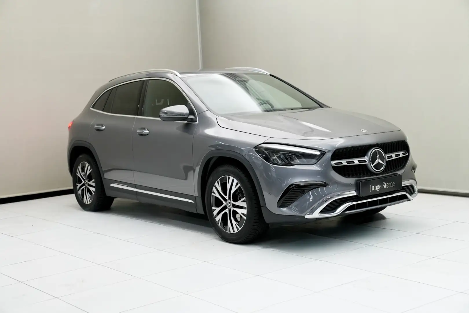 Mercedes-Benz GLA 180 d LM KAM SpurW ParkAss. SpurH Navi KlimaA Grau - 2