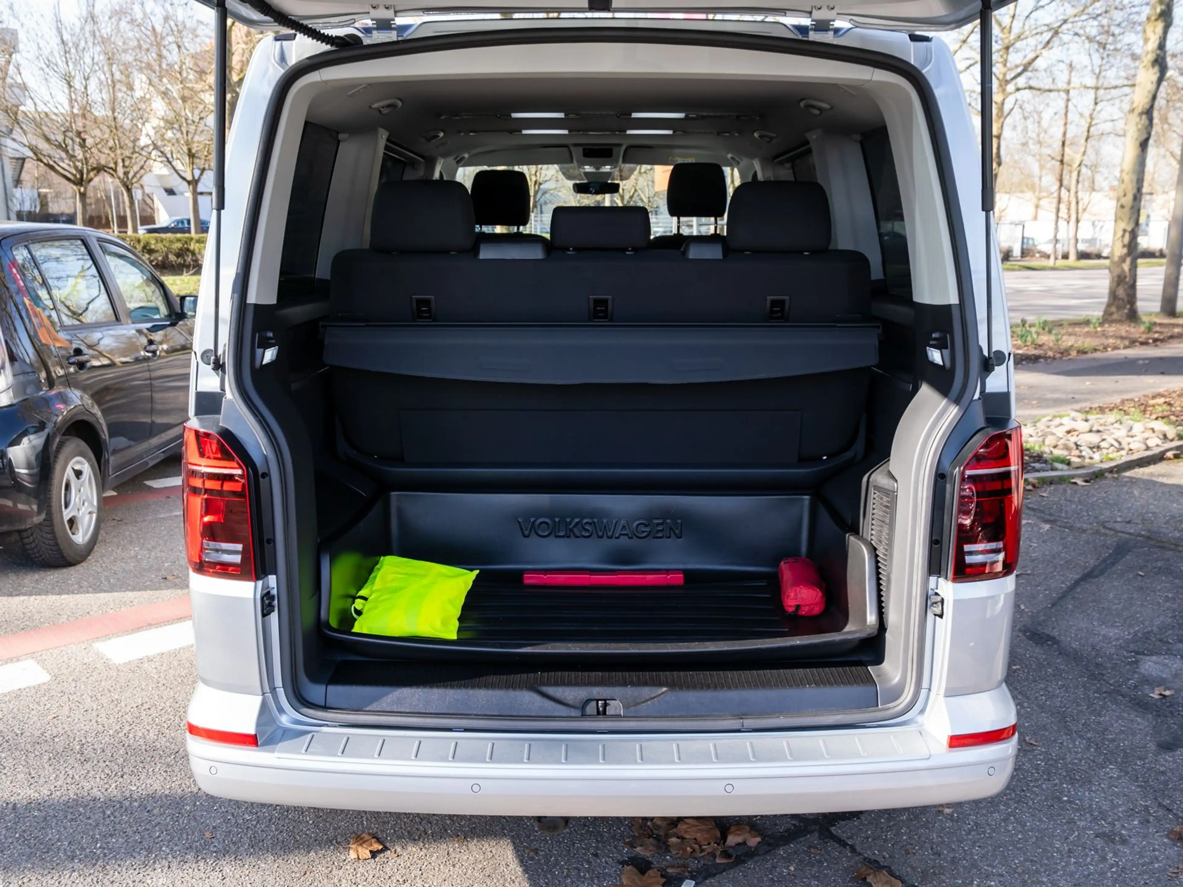 Volkswagen T6.1 Multivan Edition 2.0TDI 4M DSG AHK Navi ACC — photo 9