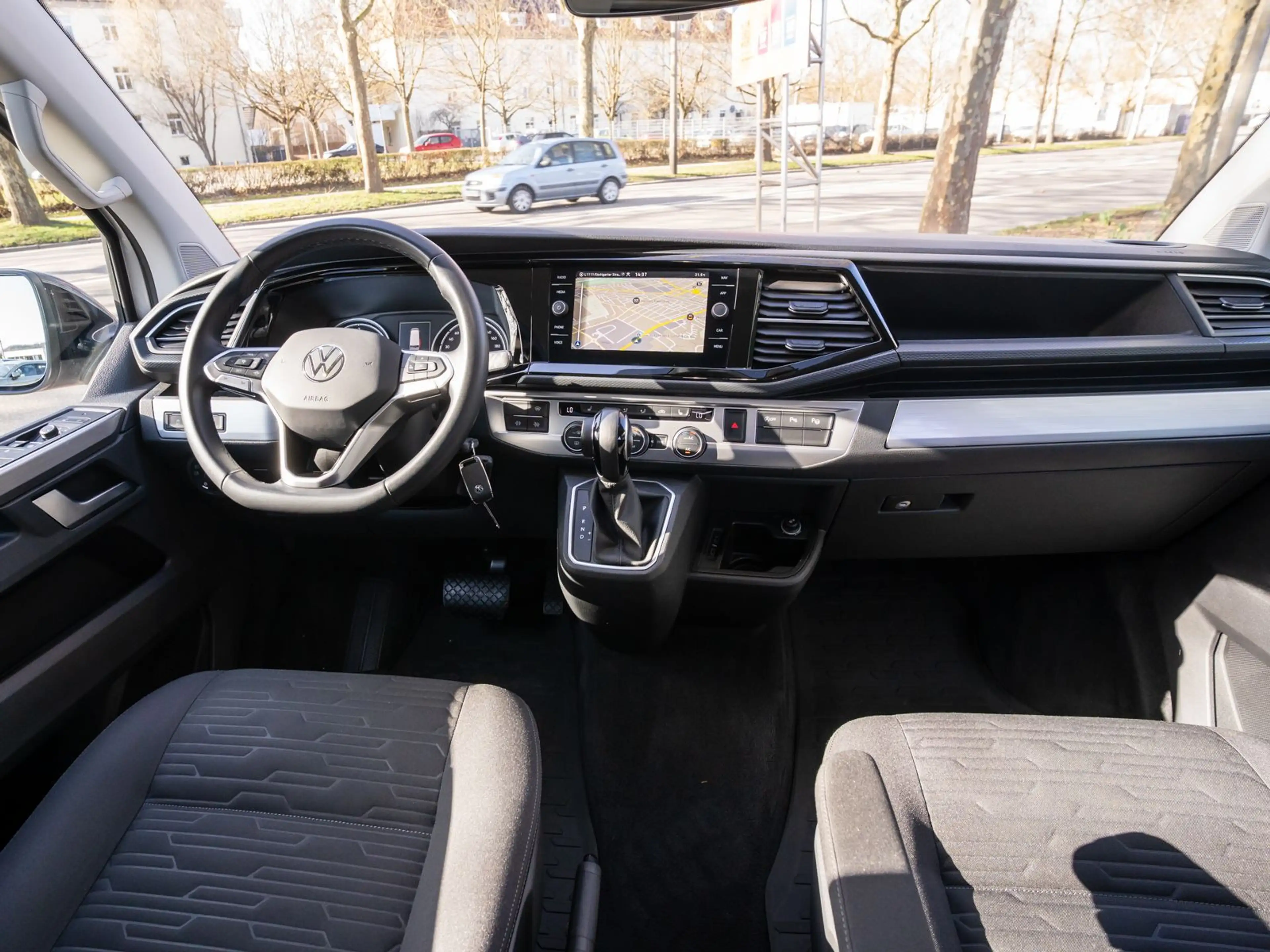 Volkswagen T6.1 Multivan Edition 2.0TDI 4M DSG AHK Navi ACC — photo 7