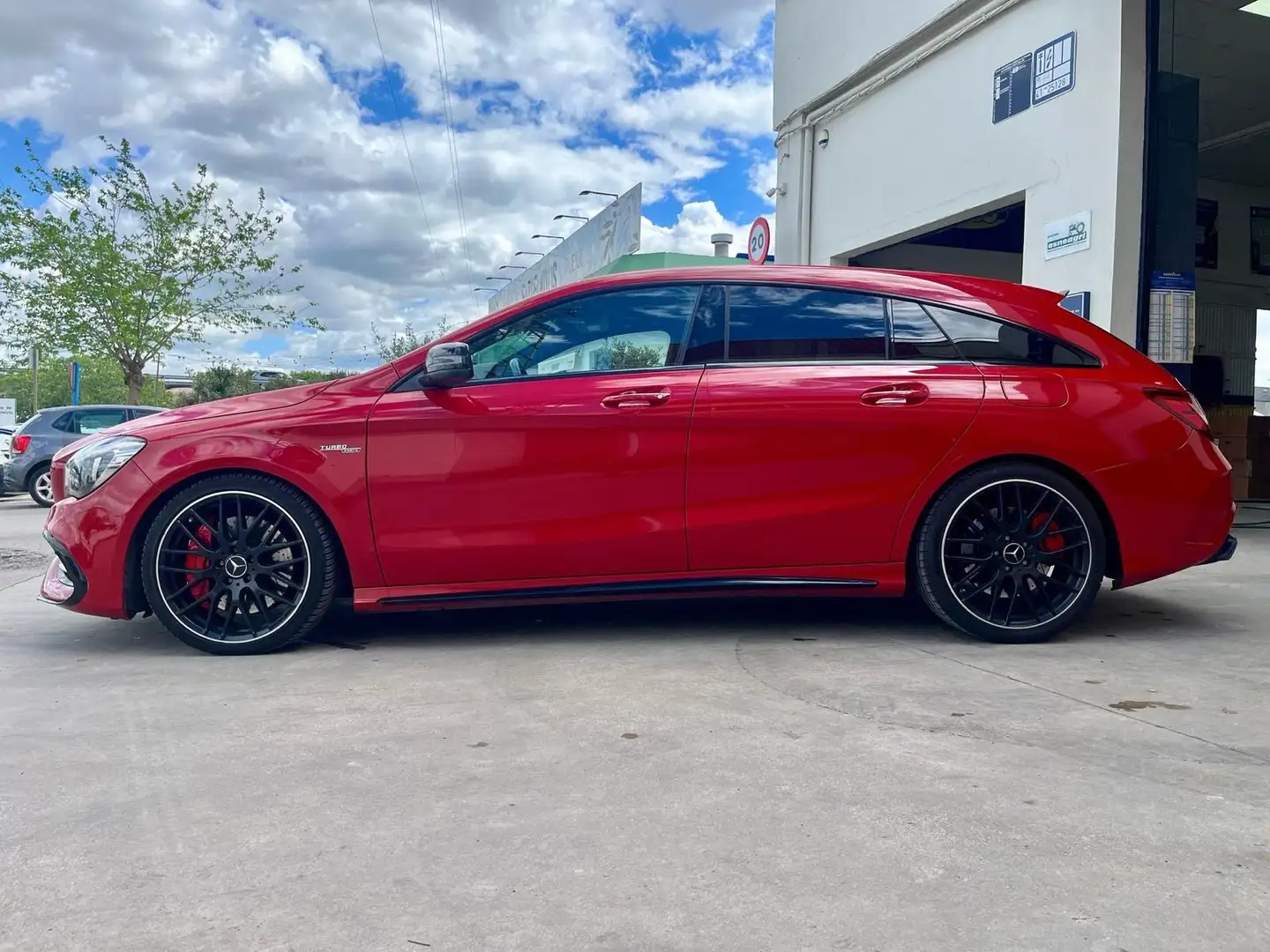 Mercedes-Benz CLA 45 AMG Shooting Brake 4Matic 7G-DCT - 1