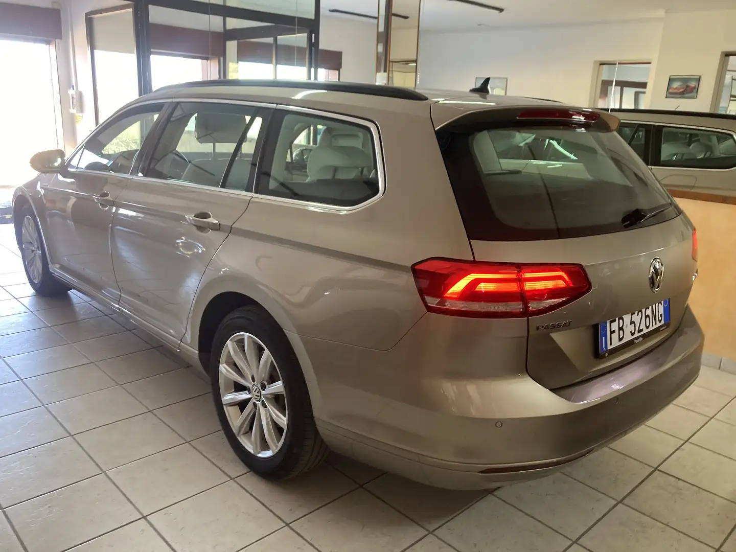 Volkswagen Passat Variant 1.6 tdi Comfortline auto - 1