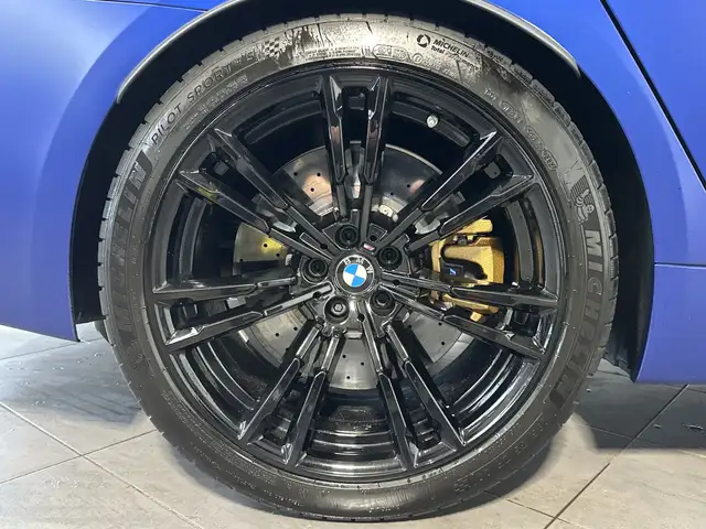 BMW M5 view 3
