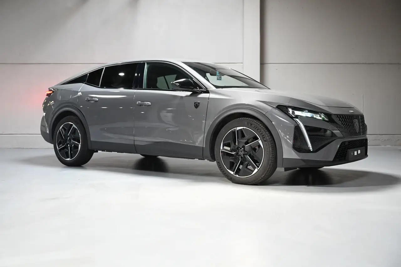 Peugeot 408 GT Hybrid 145 /CAMERA/ GPS/ALCANTARA