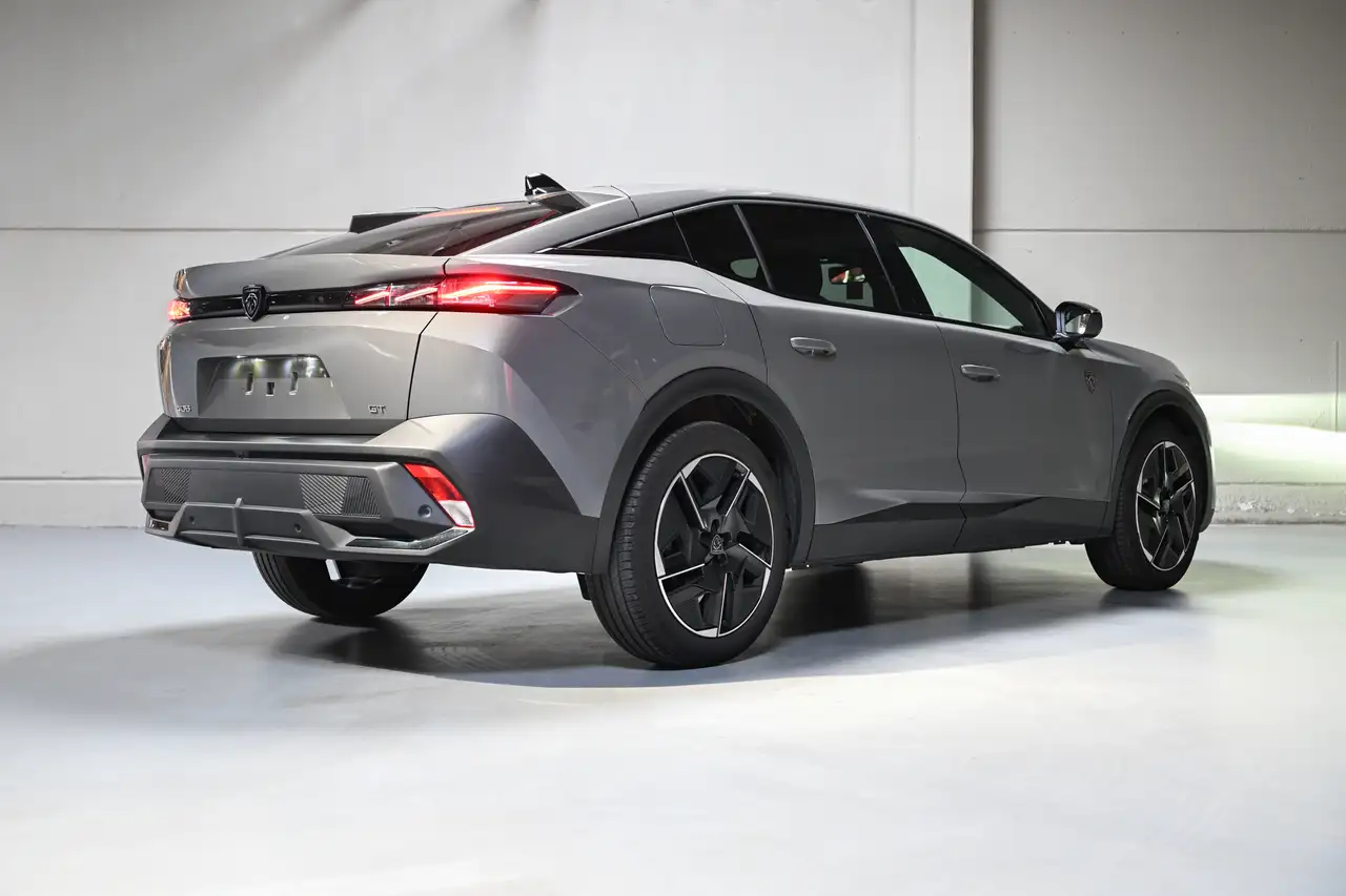 Peugeot 408 GT Hybrid 145 /CAMERA/ GPS/ALCANTARA 6
