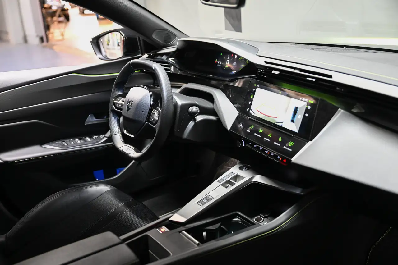 Peugeot 408 GT Hybrid 145 /CAMERA/ GPS/ALCANTARA 8