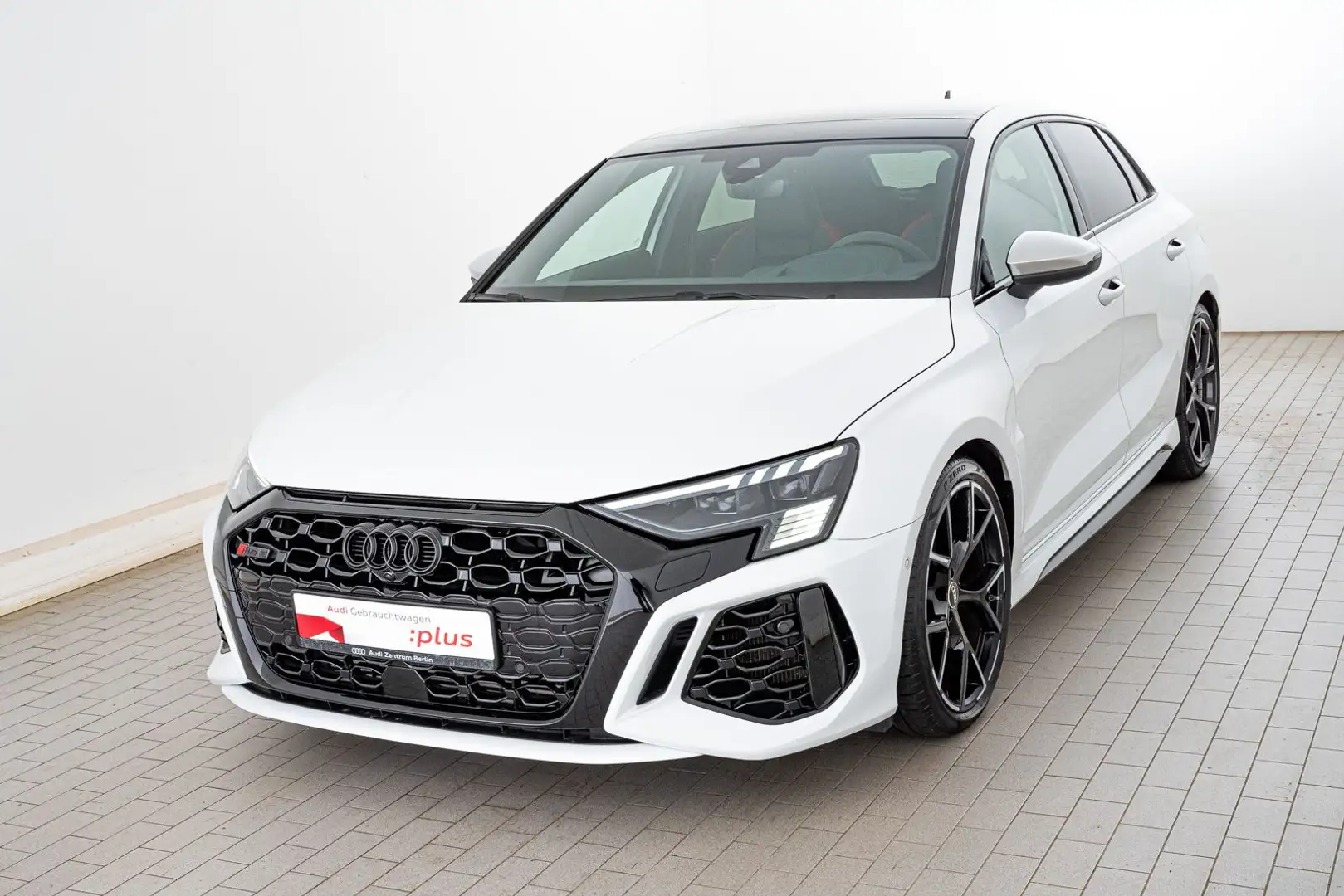 Audi RS3 S tr. RFK MATRIX NAVI HUD PANO B& Weiß - 2