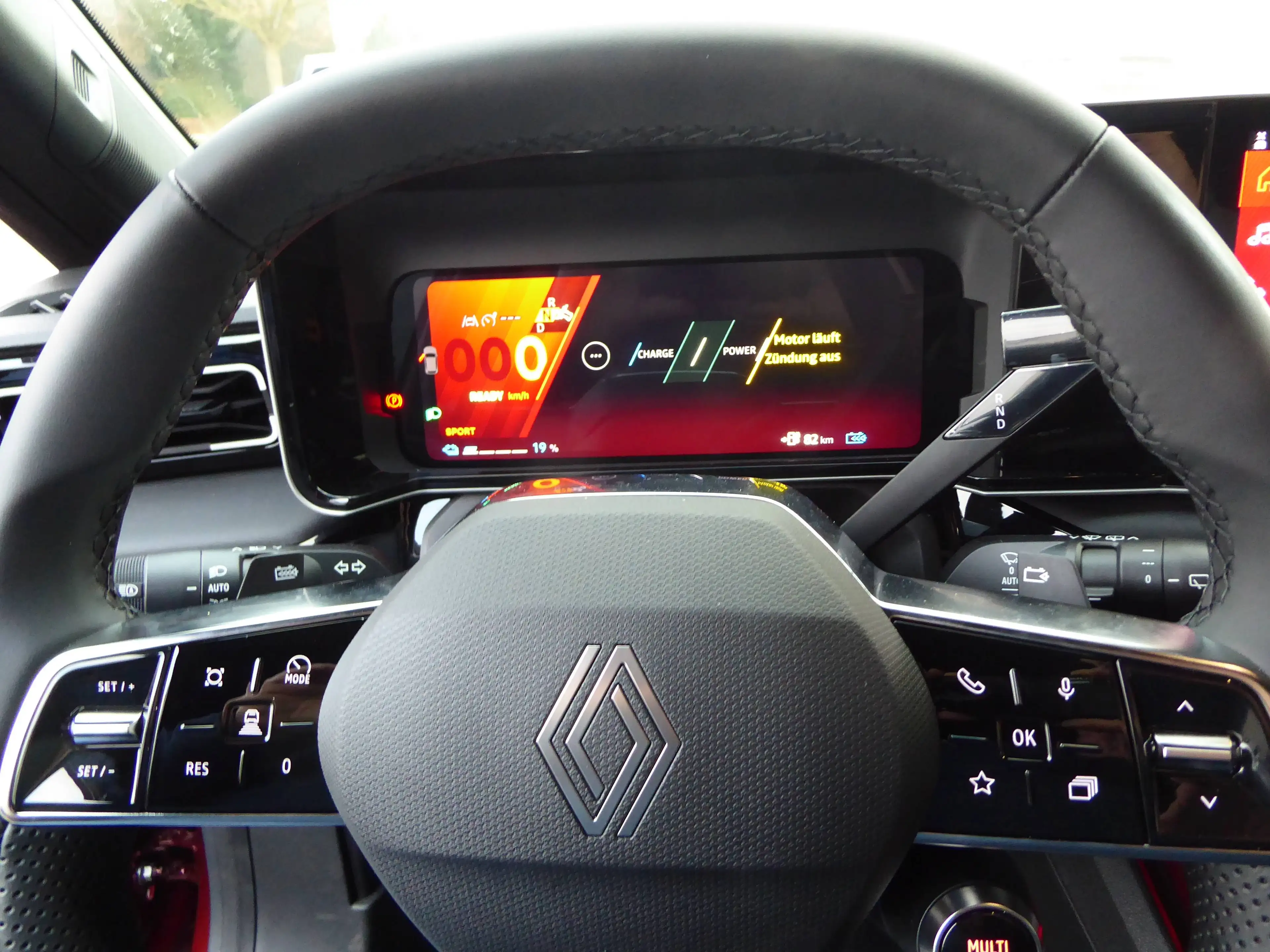 Renault R 4 R 4 E-Tech Iconic 150 Comfort Range — photo 11