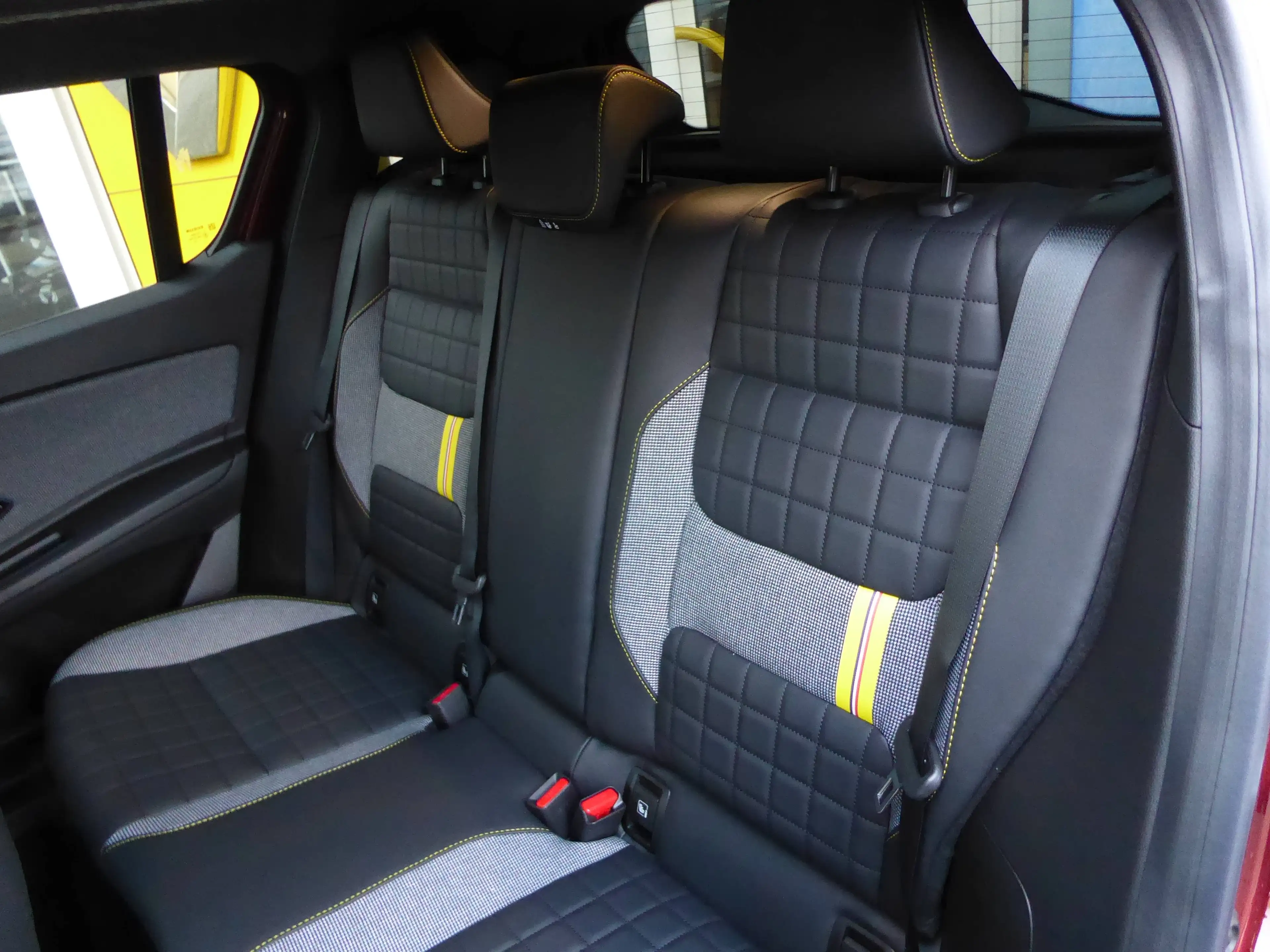 Renault R 4 R 4 E-Tech Iconic 150 Comfort Range — photo 13