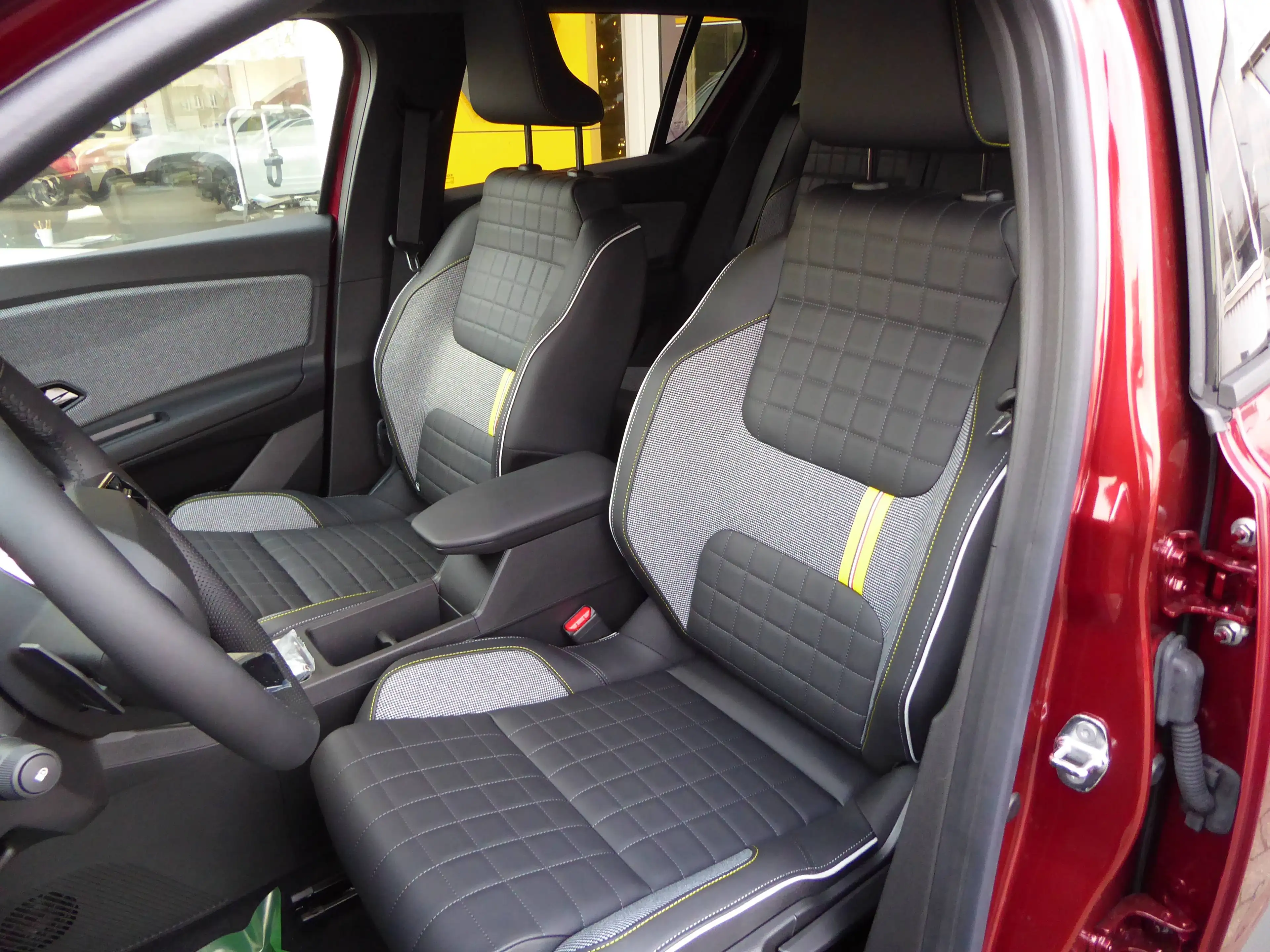 Renault R 4 R 4 E-Tech Iconic 150 Comfort Range — photo 8