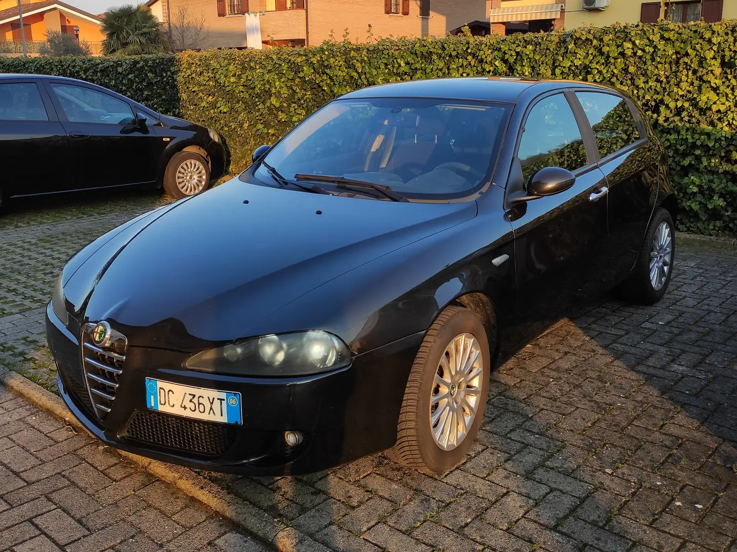 Alfa Romeo 147 147 II 2004 5p 1.6 ts 16v Distinctive 105cv Noir - 1