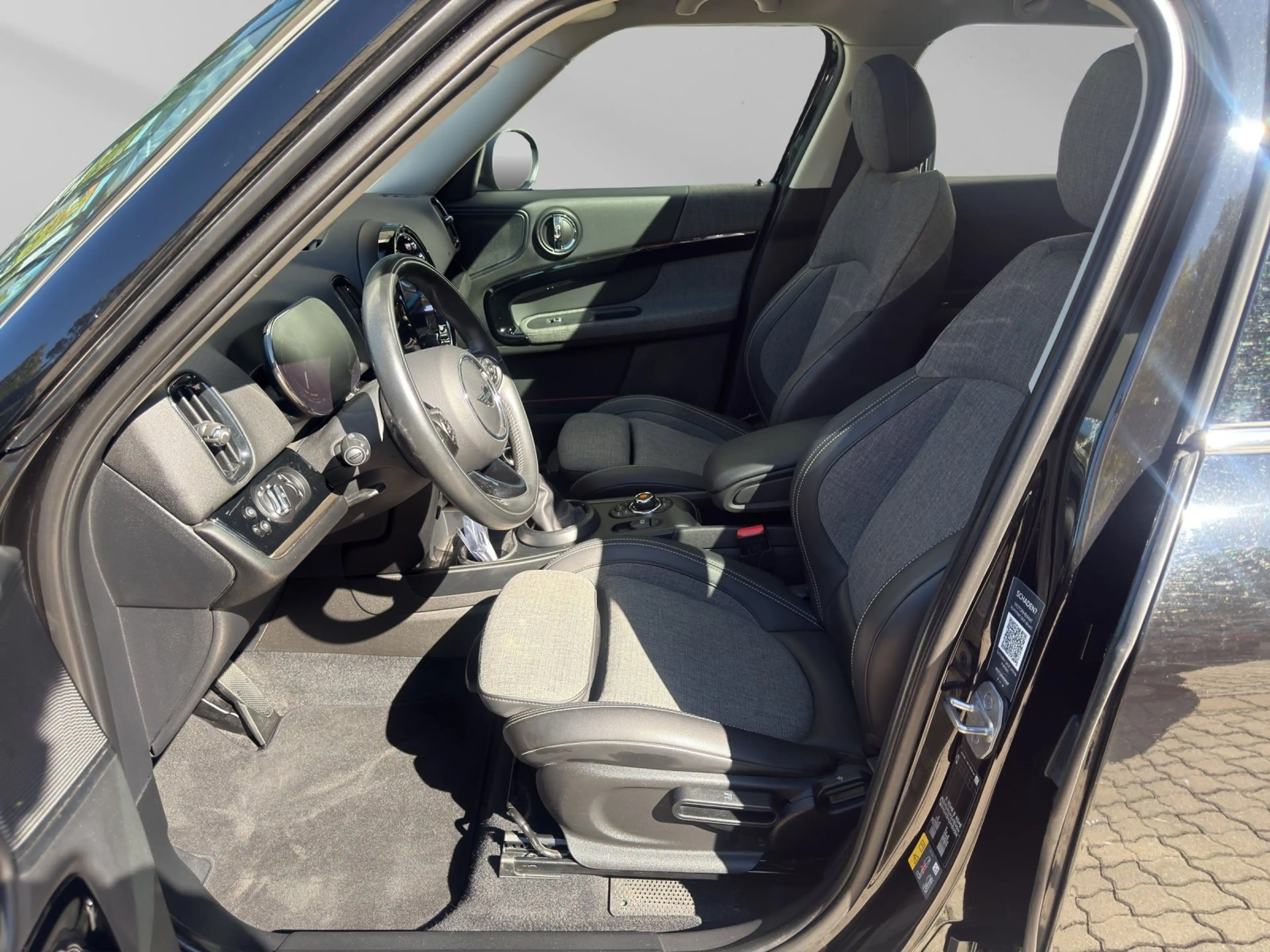 MINI Cooper SE Countryman Cooper SE ALL4 Countryman Citypaket HUD RFK — photo 10