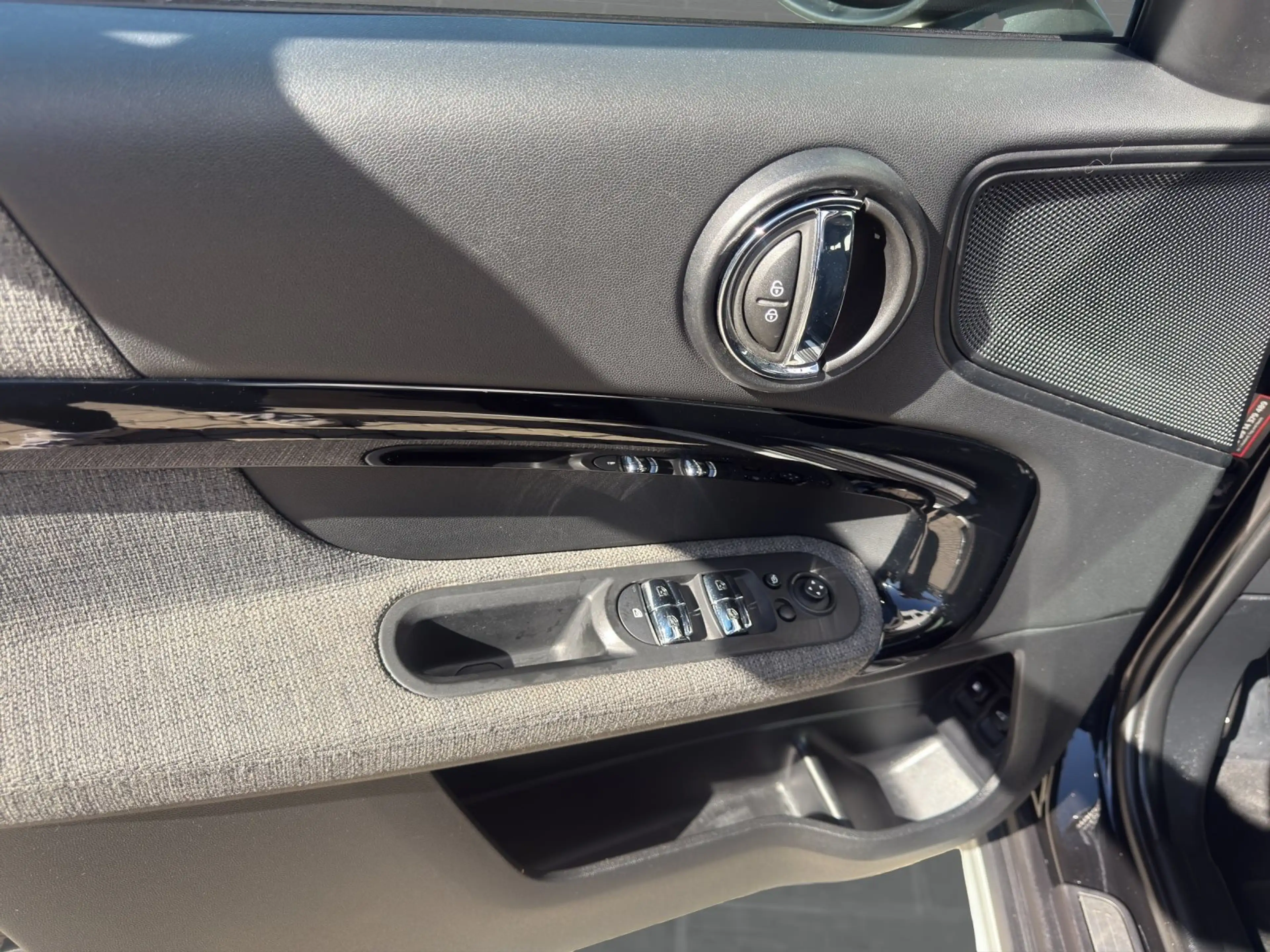 MINI Cooper SE Countryman Cooper SE ALL4 Countryman Citypaket HUD RFK — photo 11