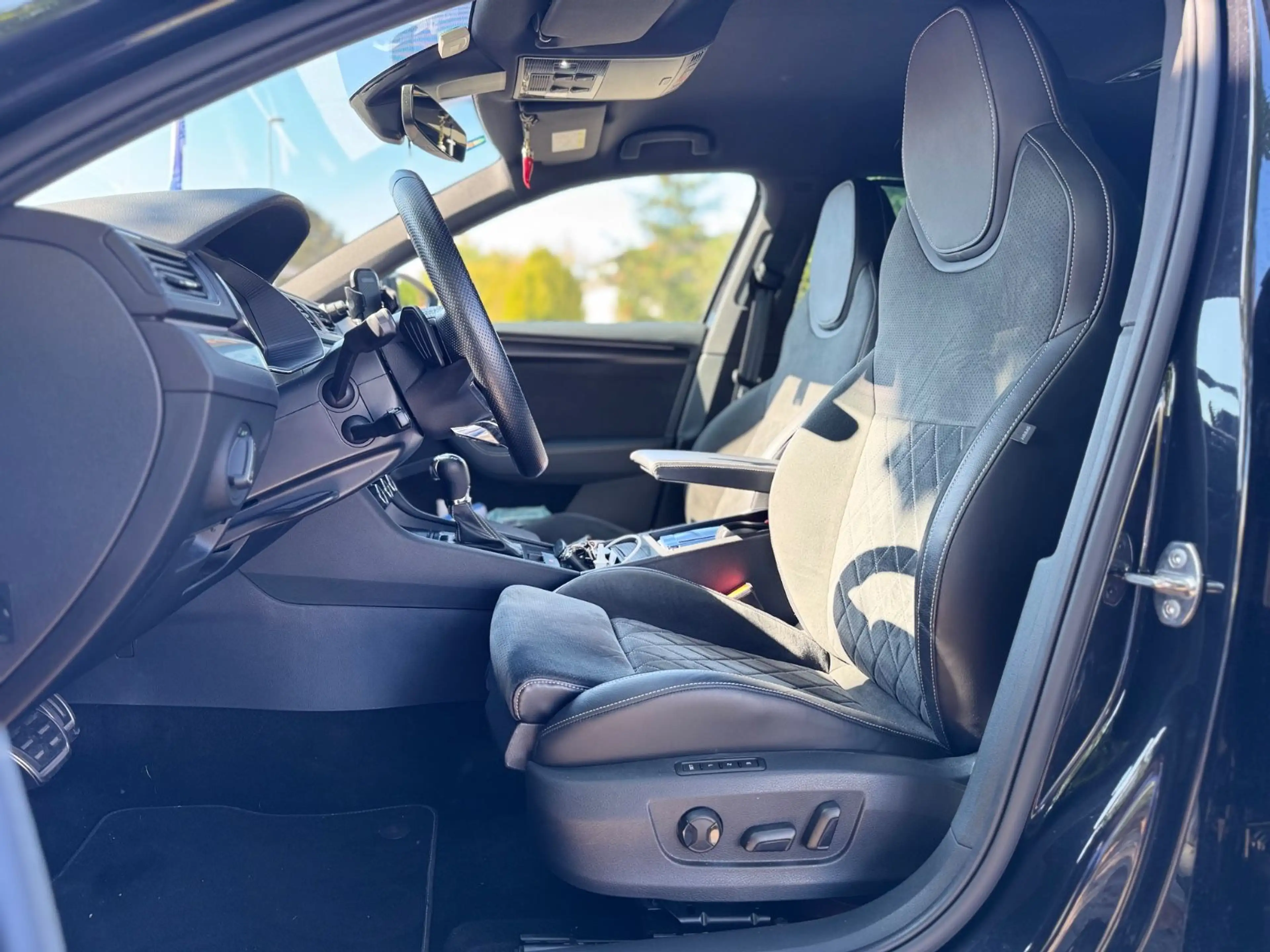 Skoda Superb Combi Sportline — photo 11