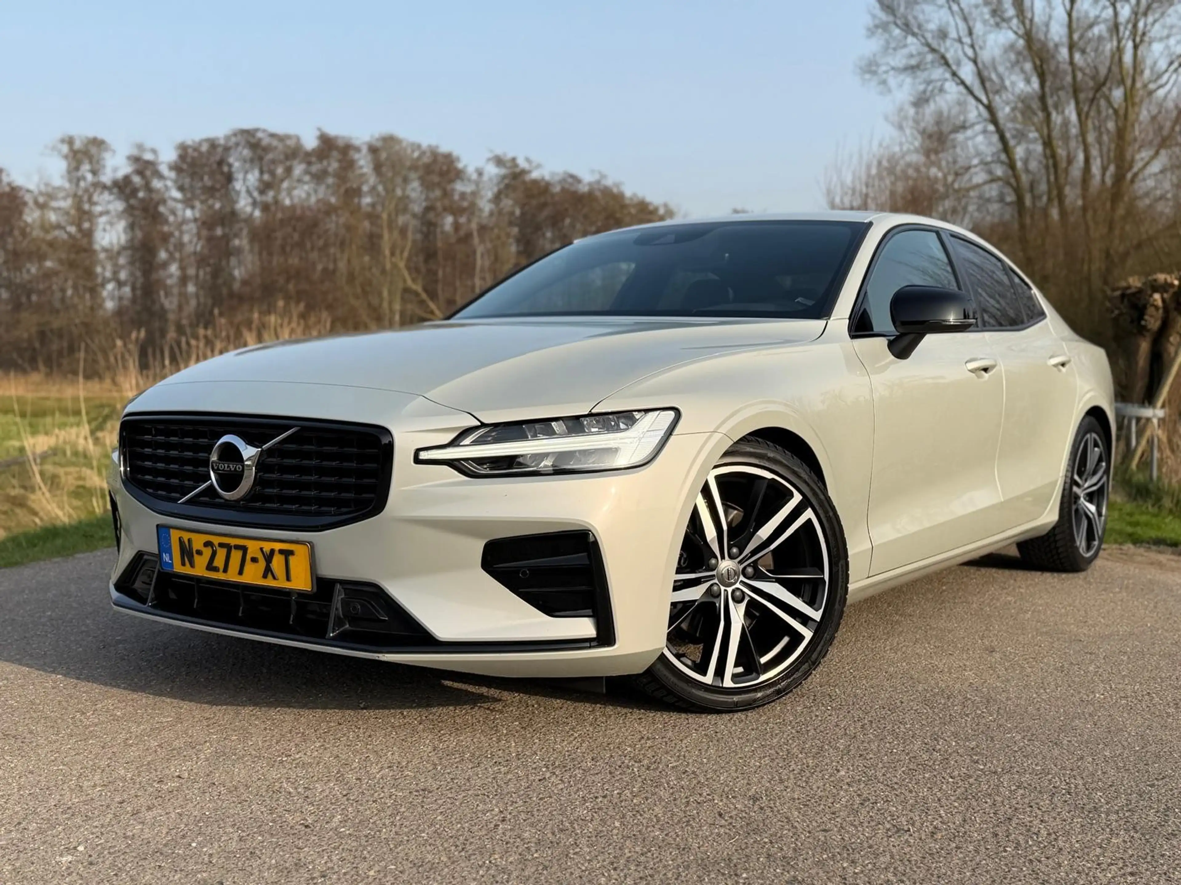Volvo S60 2.0 B3 R-Design / Automaat / Airco / Navi / Camera