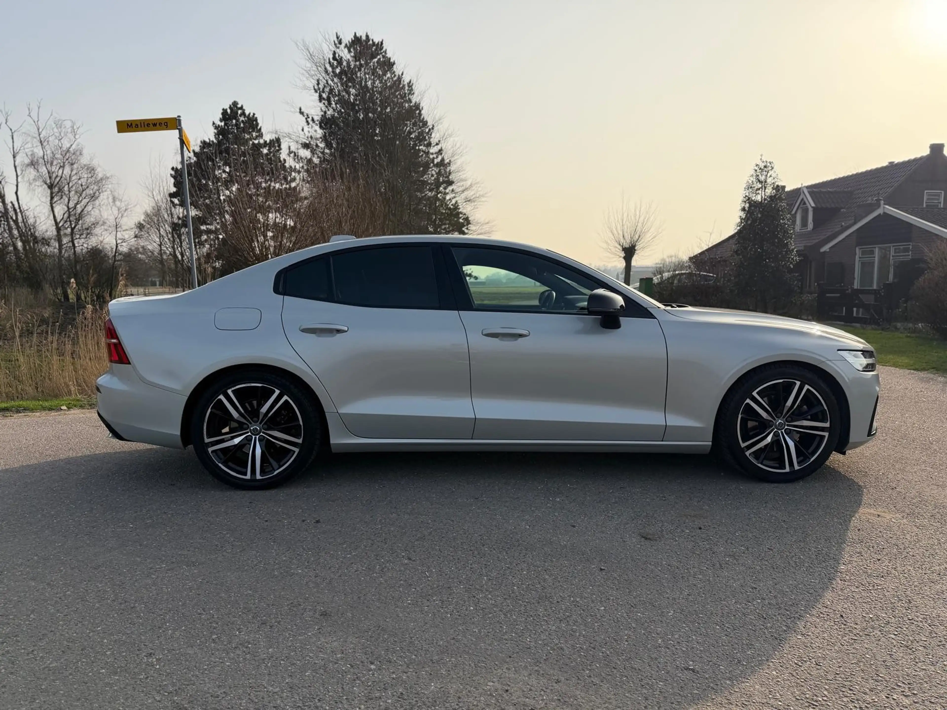 Volvo S60 2.0 B3 R-Design / Automaat / Airco / Navi / Camera — photo 8