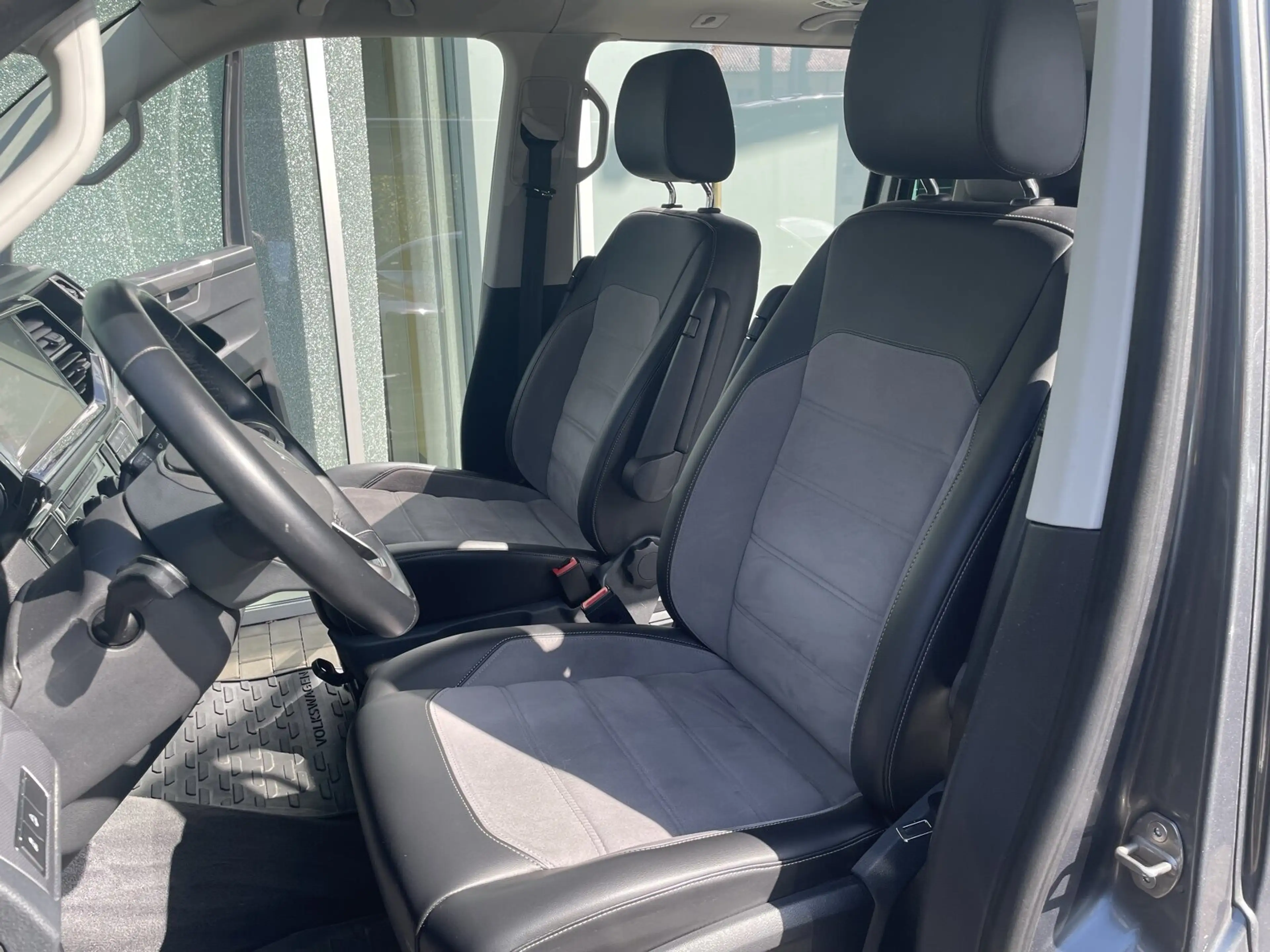 Volkswagen T6.1 Transporter T6.1 2.0 TDI 4MO Multivan Generation Six (EURO 6d) — photo 12