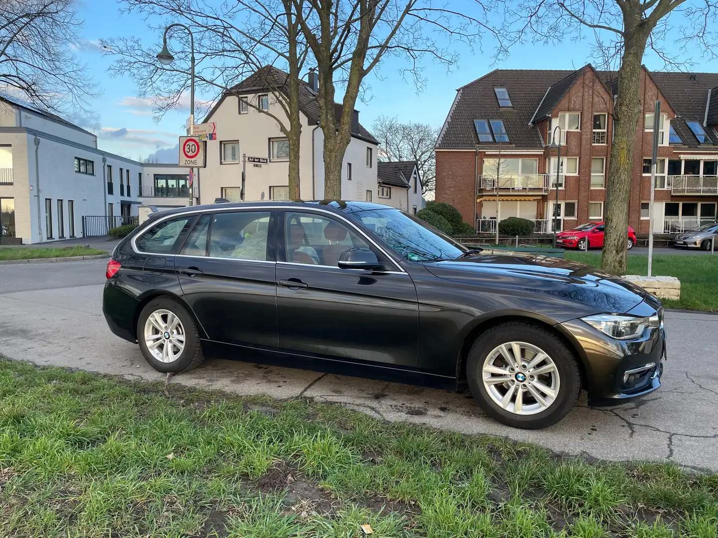 BMW 318 318d Touring Aut. Luxury Line Сірий - 1