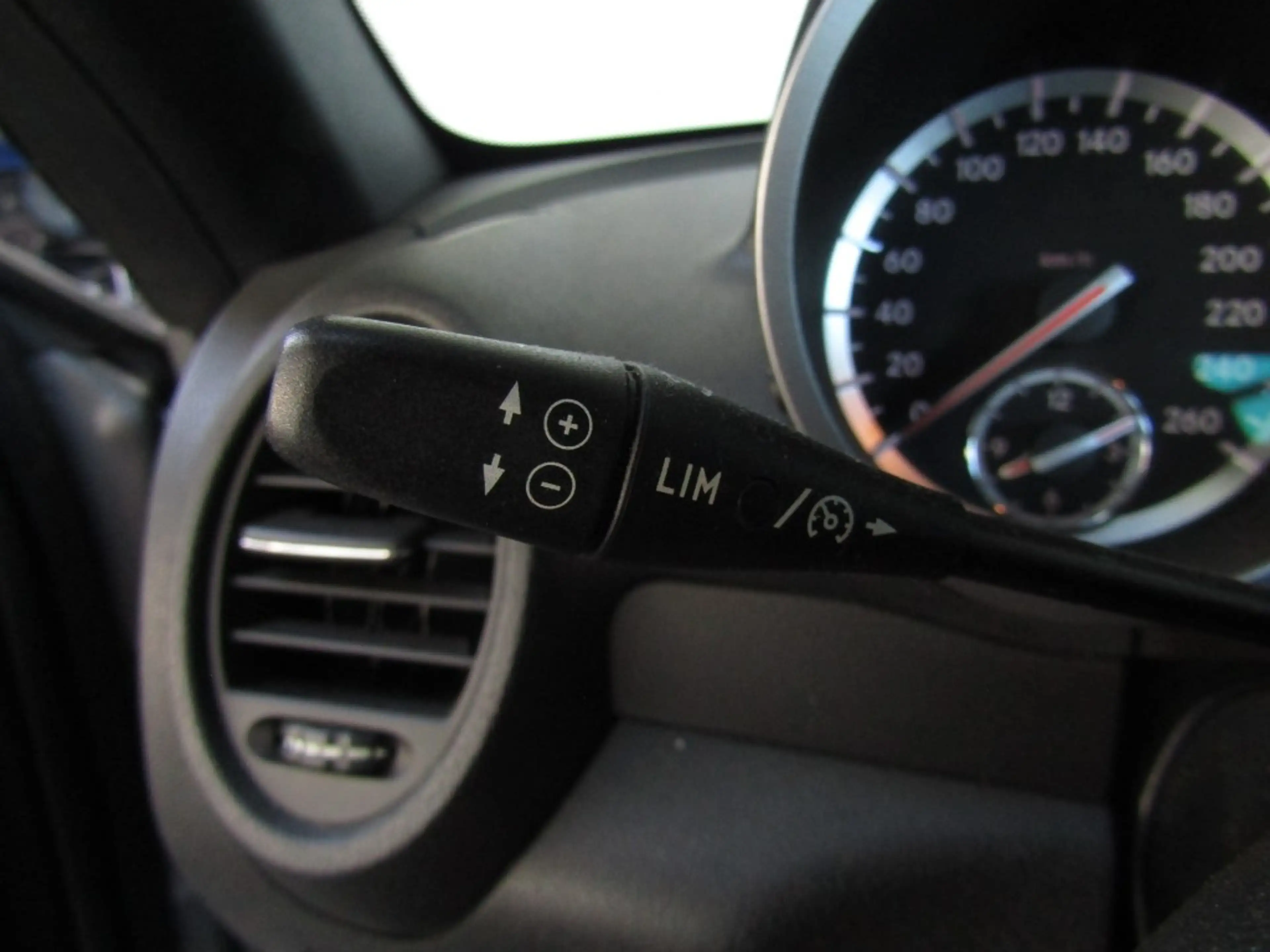 Mercedes-Benz SLK 200 KOMPRESSOR — photo 11