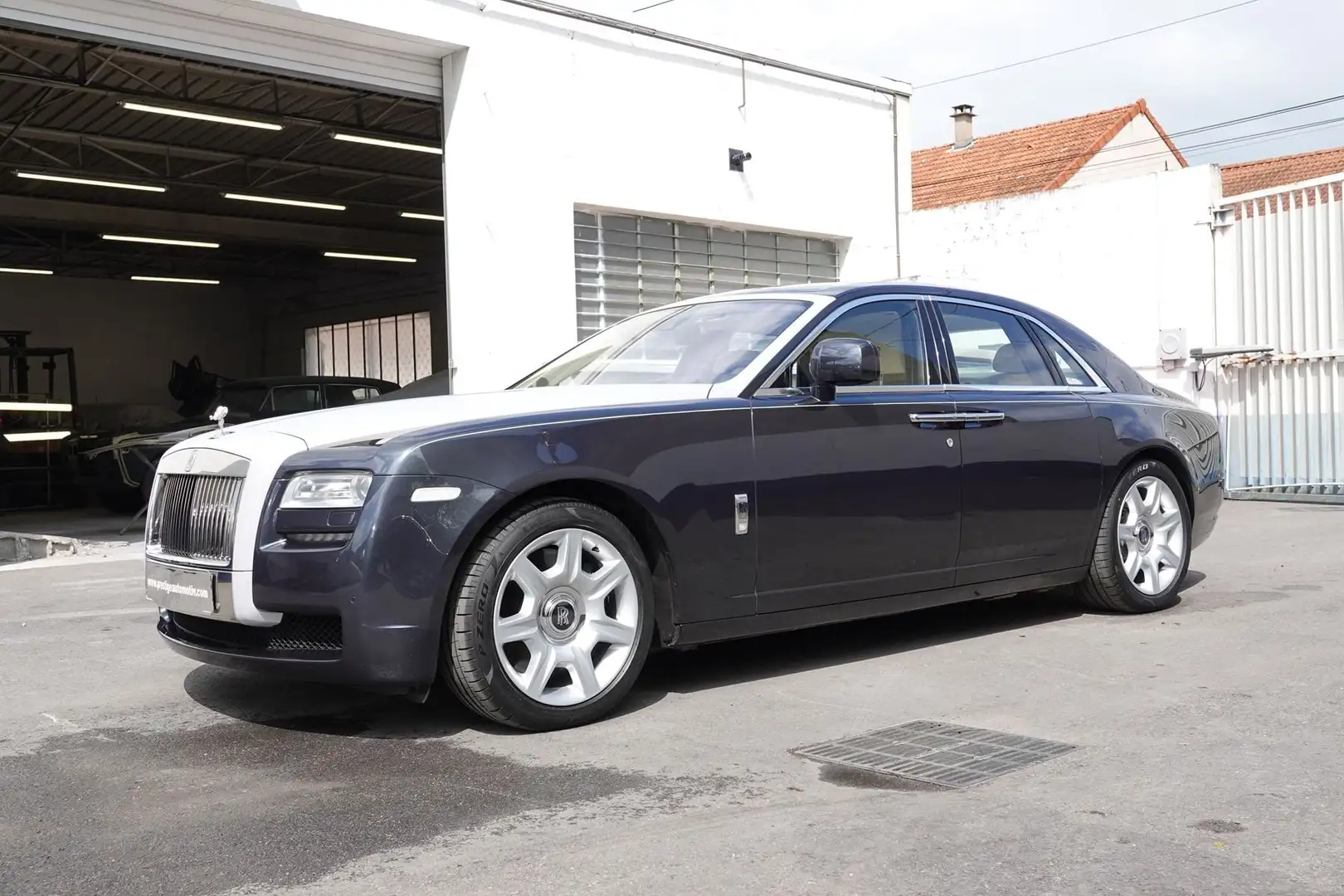 Rolls-Royce Ghost Modrá - 2