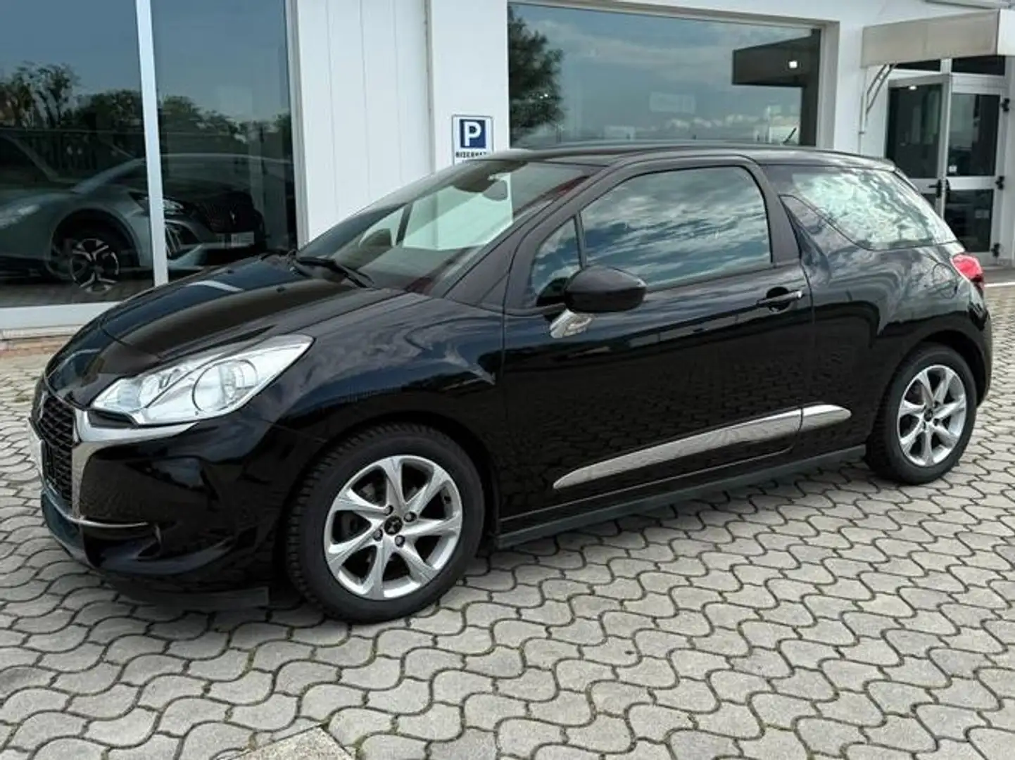 DS Automobiles DS 3 BlueHDi 100 S&S So Chic Nero - 1