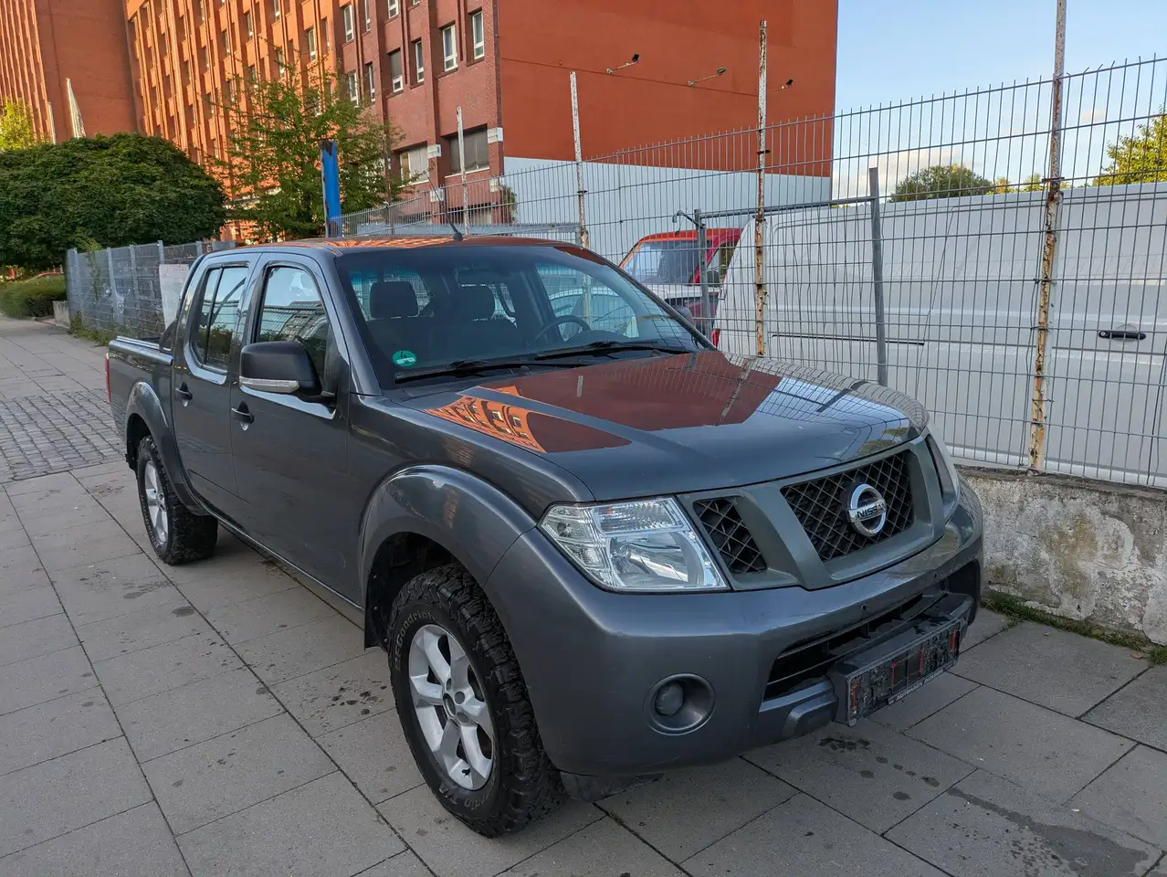NISSAN NAVARA 4X4 DOUBLE CAB -  2.5L 144 ch - 148 314KMS - ATTELAGE