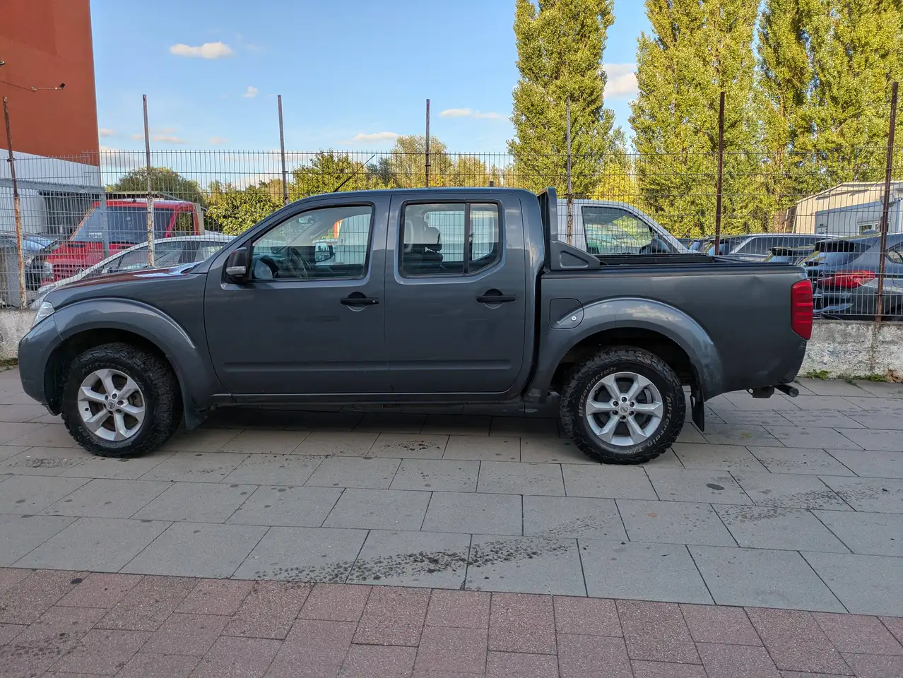 NISSAN NAVARA 4X4 DOUBLE CAB -  2.5L 144 ch - 148 314KMS - ATTELAGE