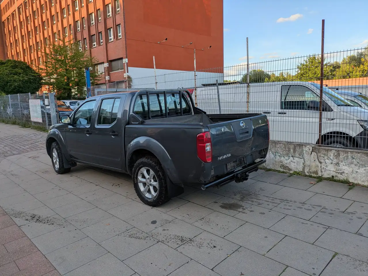 NISSAN NAVARA 4X4 DOUBLE CAB -  2.5L 144 ch - 148 314KMS - ATTELAGE