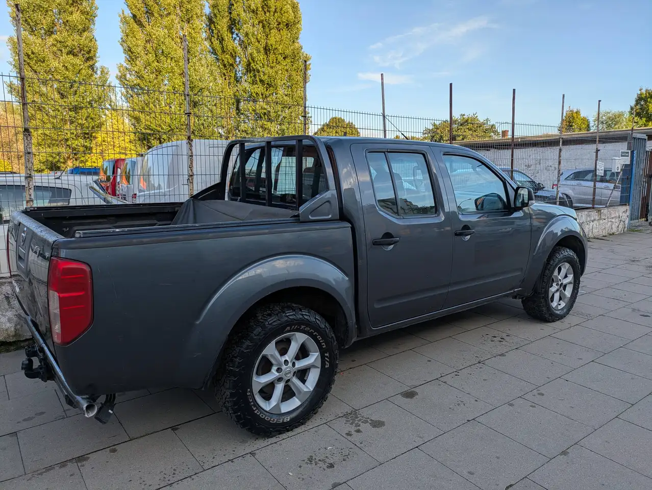 NISSAN NAVARA 4X4 DOUBLE CAB -  2.5L 144 ch - 148 314KMS - ATTELAGE