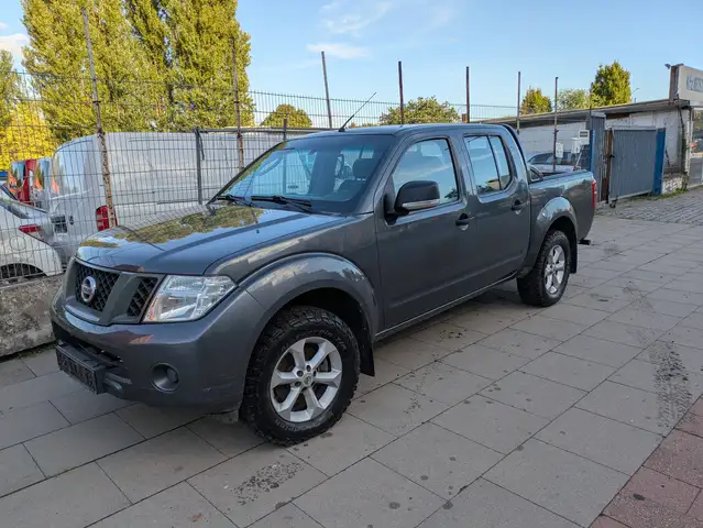 Nissan Navara Double Cab XE 4X4