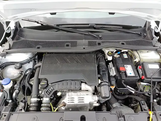 Peugeot 208 view 5