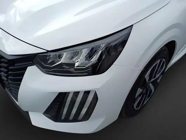 Peugeot 208 view 9