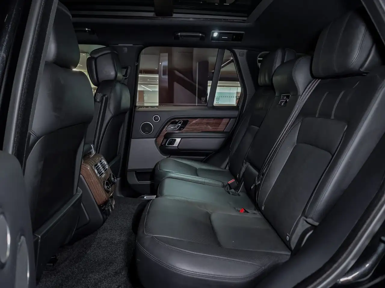 Land Rover Range Rover photo Land Rover Range Rover
